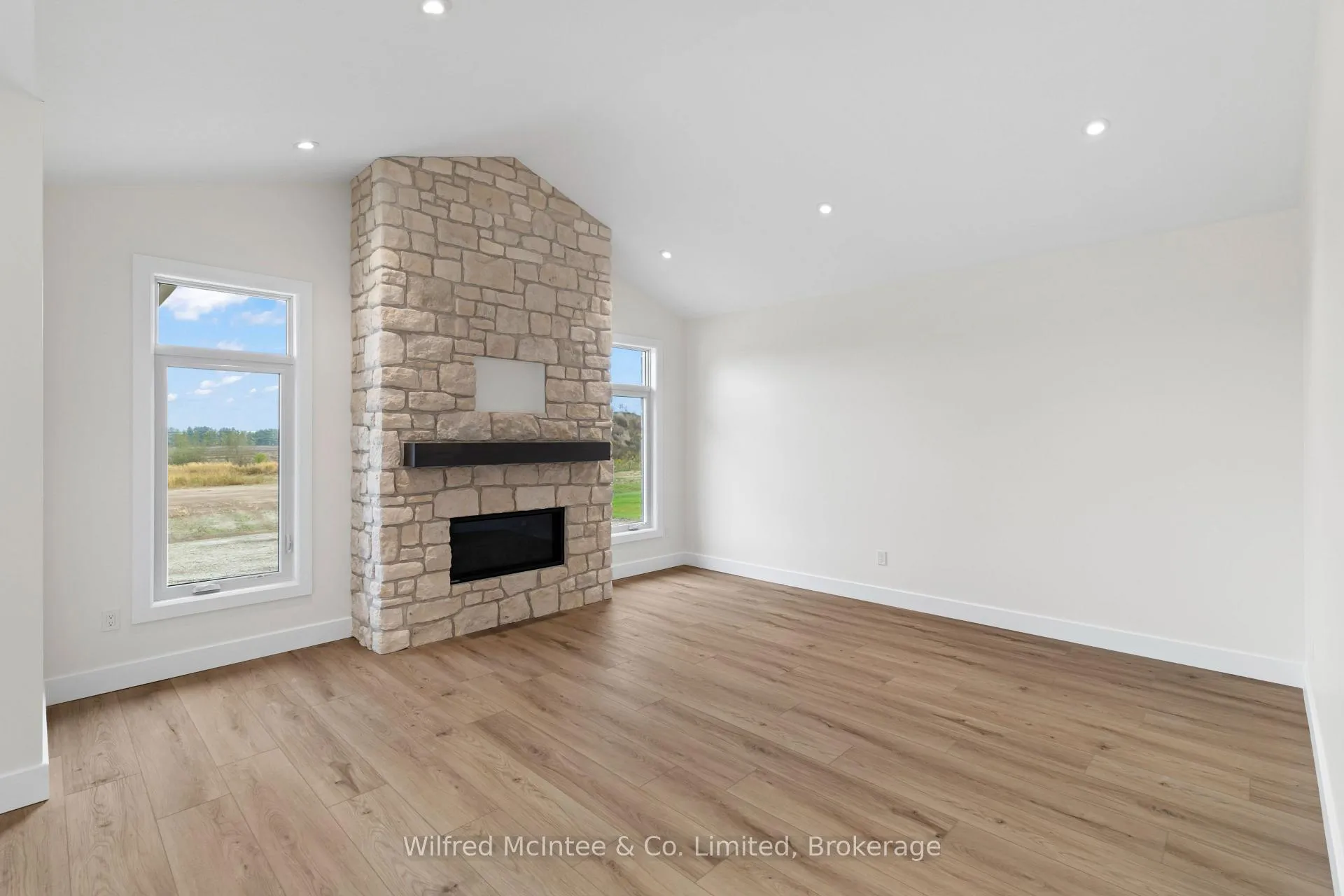 Photo 10 of 44 McTavish Crescent, Huron-Kinloss — HOMEH