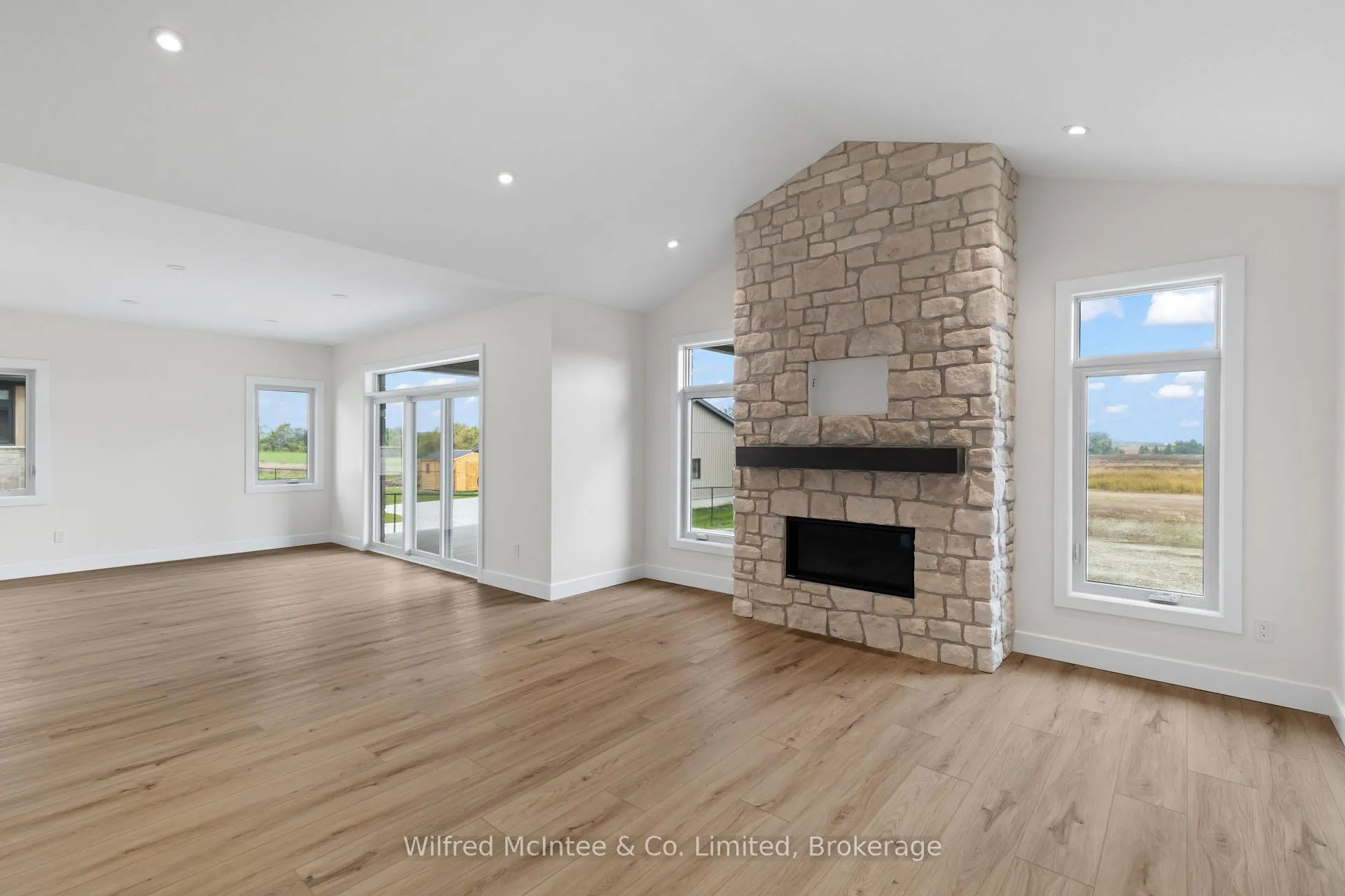 Photo 11 of 44 McTavish Crescent, Huron-Kinloss — HOMEH