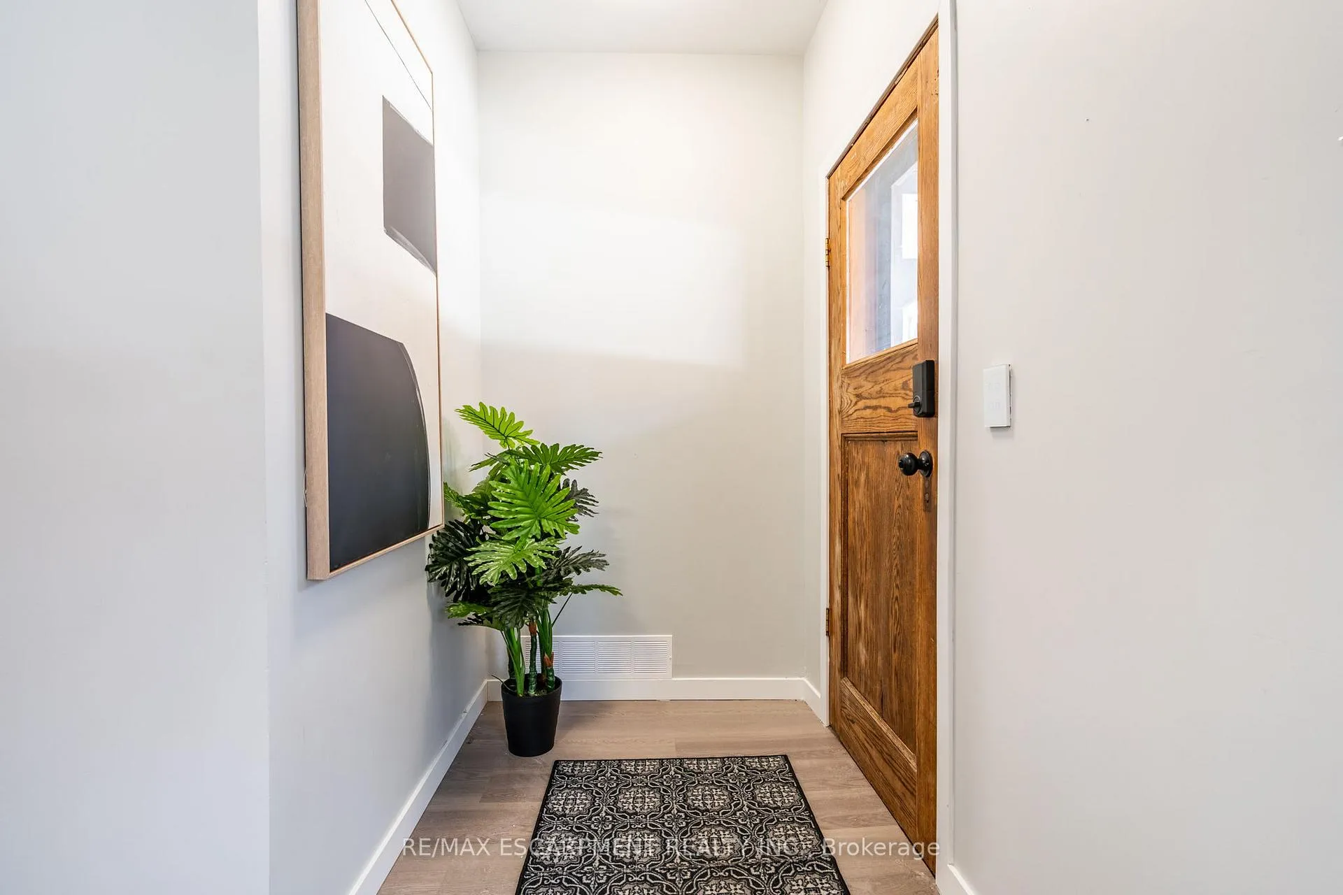 Photo 5 of 35 Lorne Avenue, Hamilton, Blakeley — HOMEH