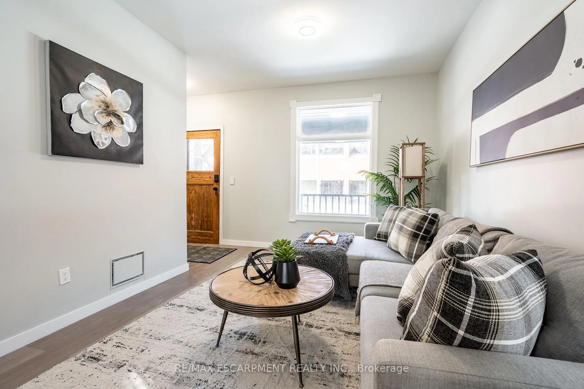 Photo 9 of 35 Lorne Avenue, Hamilton, Blakeley — HOMEH