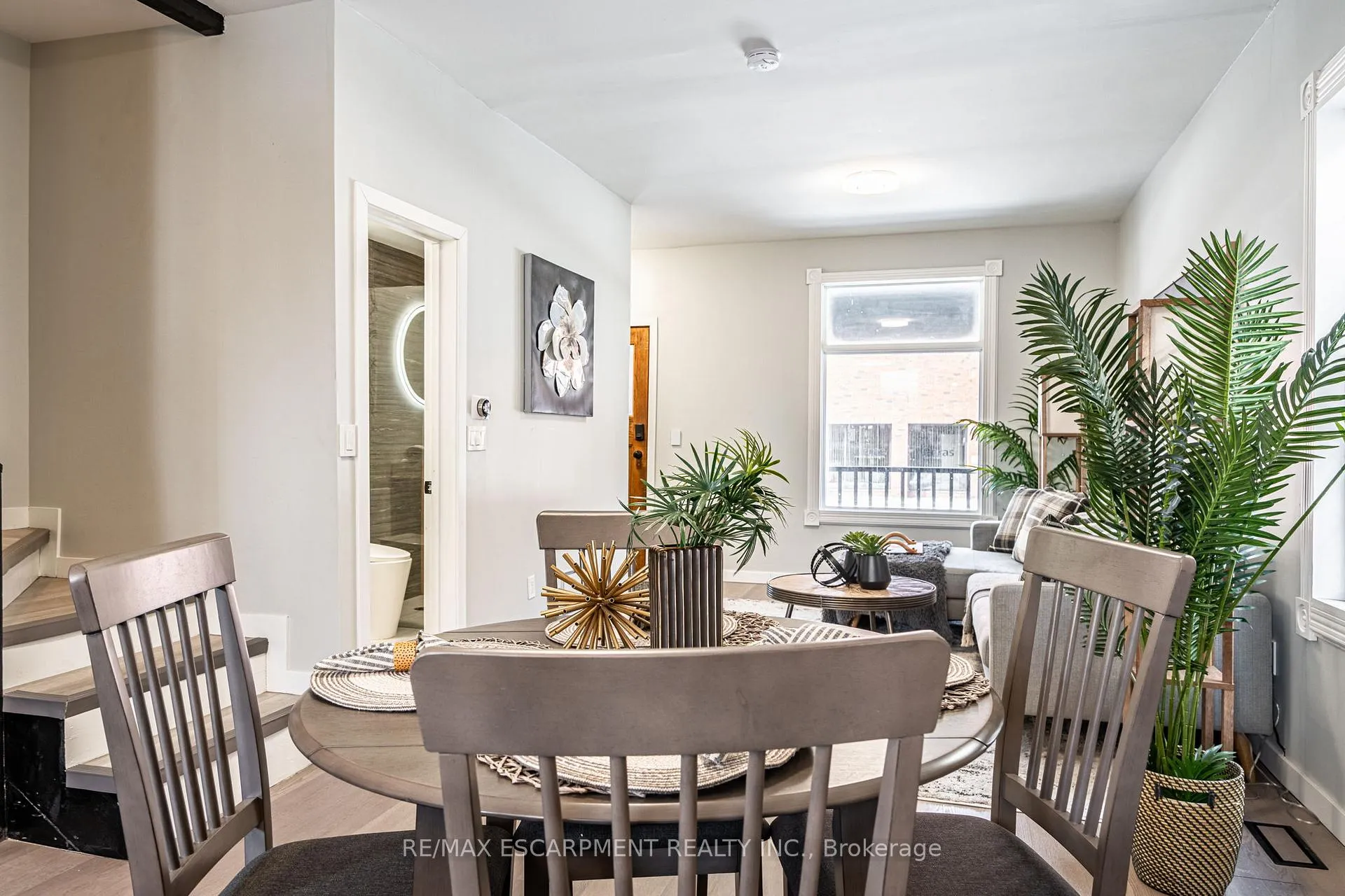Photo 11 of 35 Lorne Avenue, Hamilton, Blakeley — HOMEH