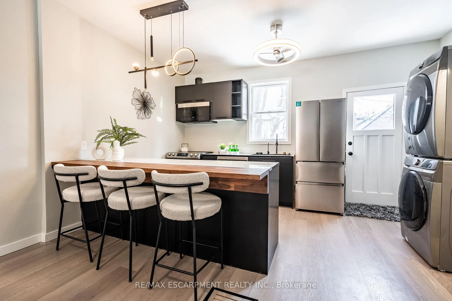 Photo 12 of 35 Lorne Avenue, Hamilton, Blakeley — HOMEH