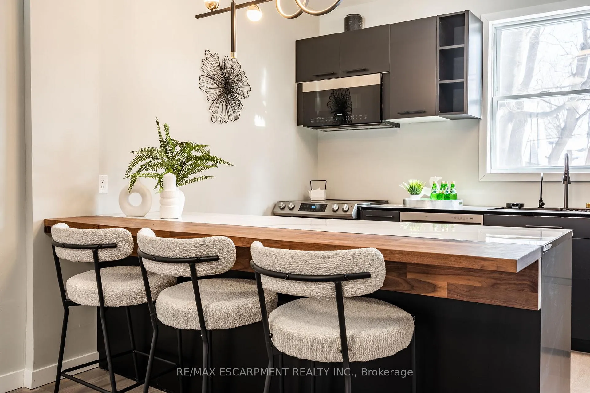 Photo 13 of 35 Lorne Avenue, Hamilton, Blakeley — HOMEH
