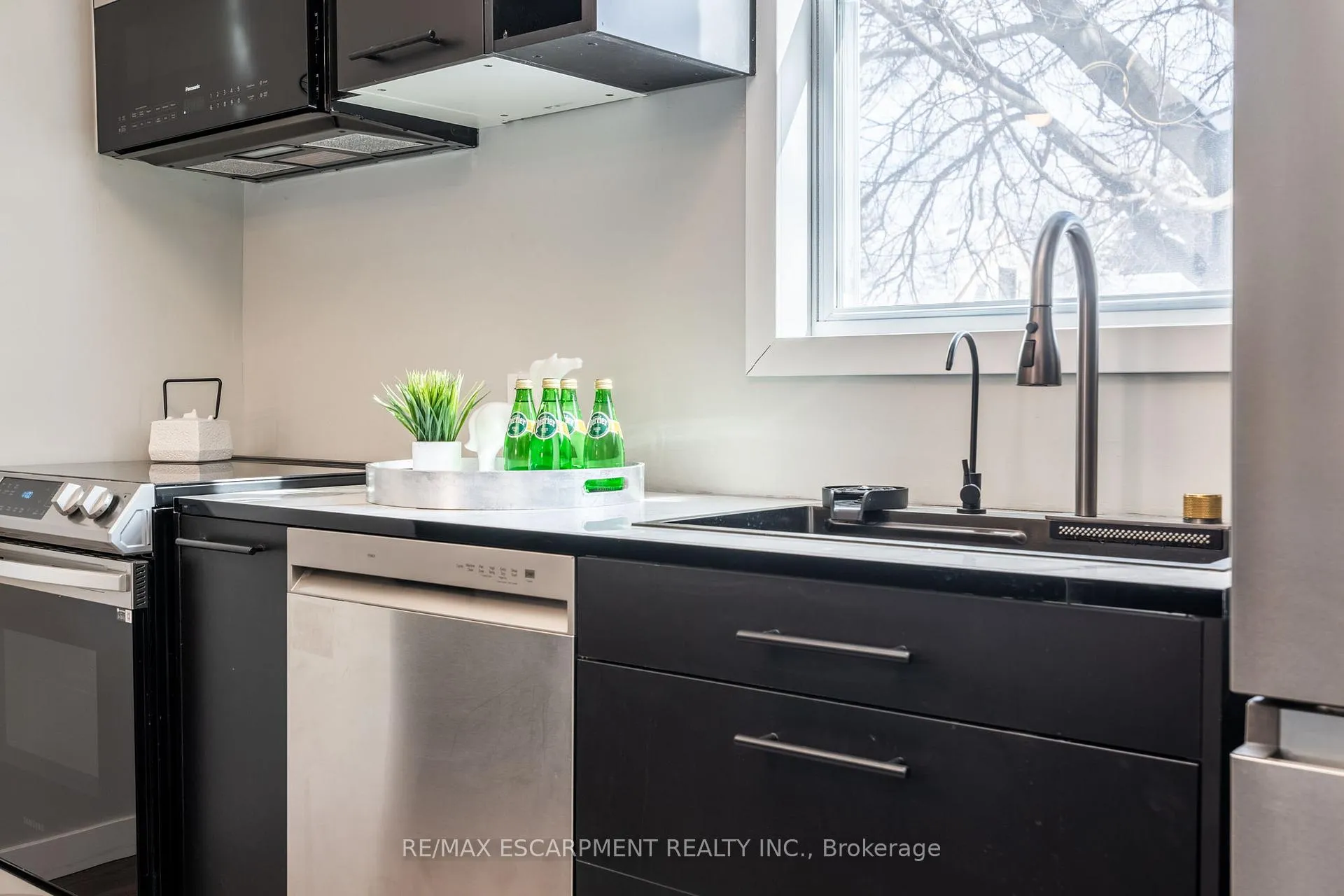 Photo 15 of 35 Lorne Avenue, Hamilton, Blakeley — HOMEH