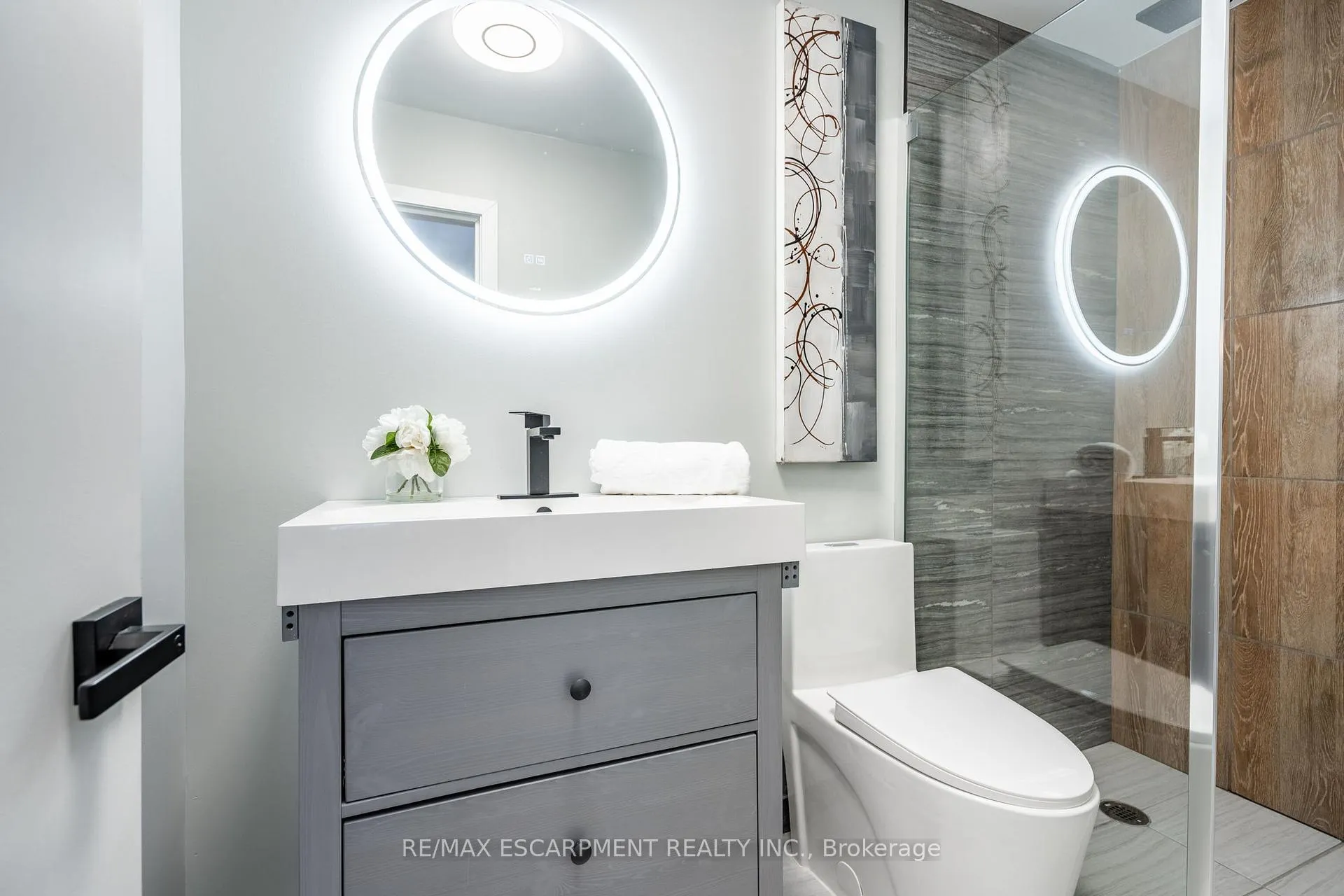 Photo 18 of 35 Lorne Avenue, Hamilton, Blakeley — HOMEH