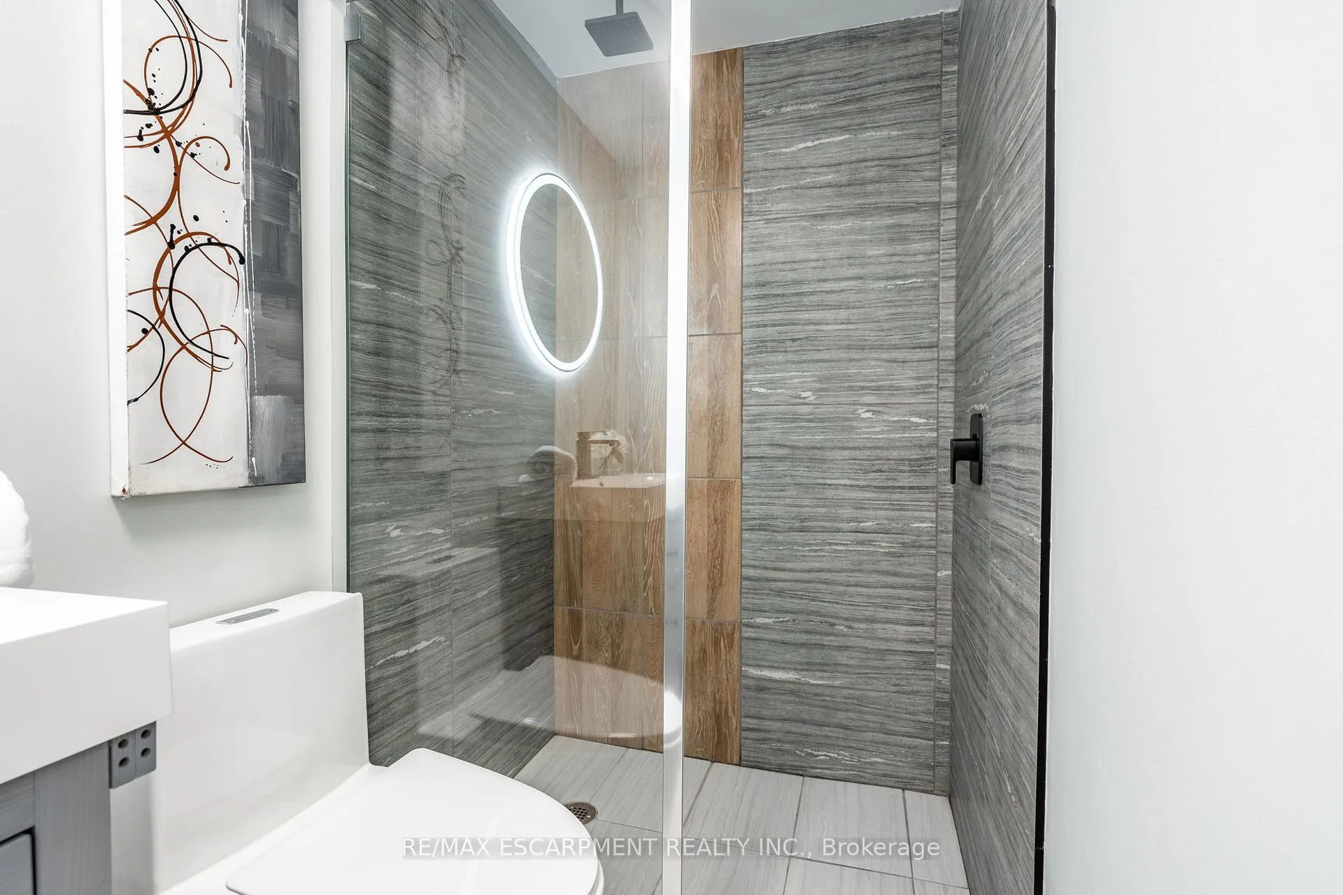 Photo 19 of 35 Lorne Avenue, Hamilton, Blakeley — HOMEH