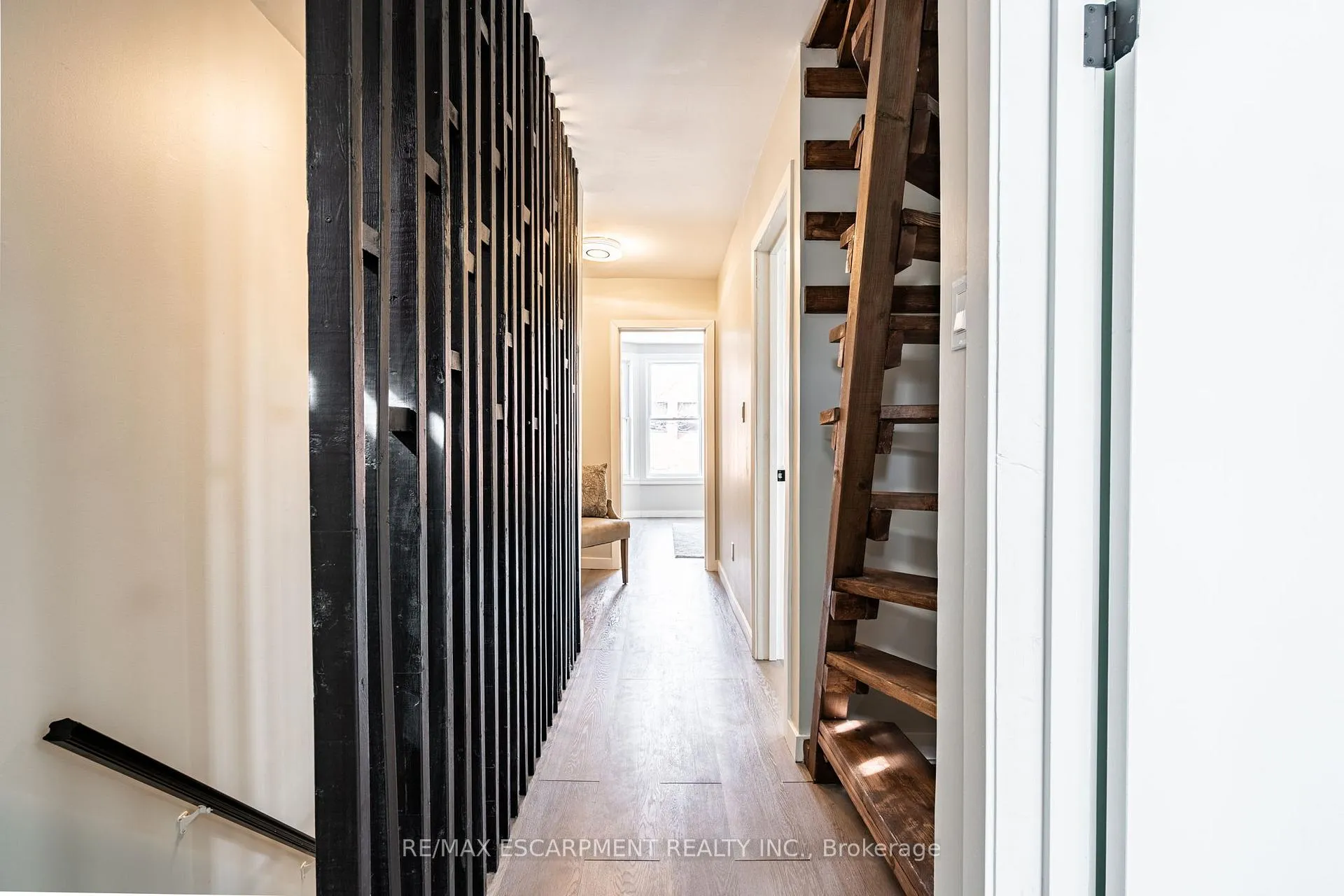 Photo 21 of 35 Lorne Avenue, Hamilton, Blakeley — HOMEH