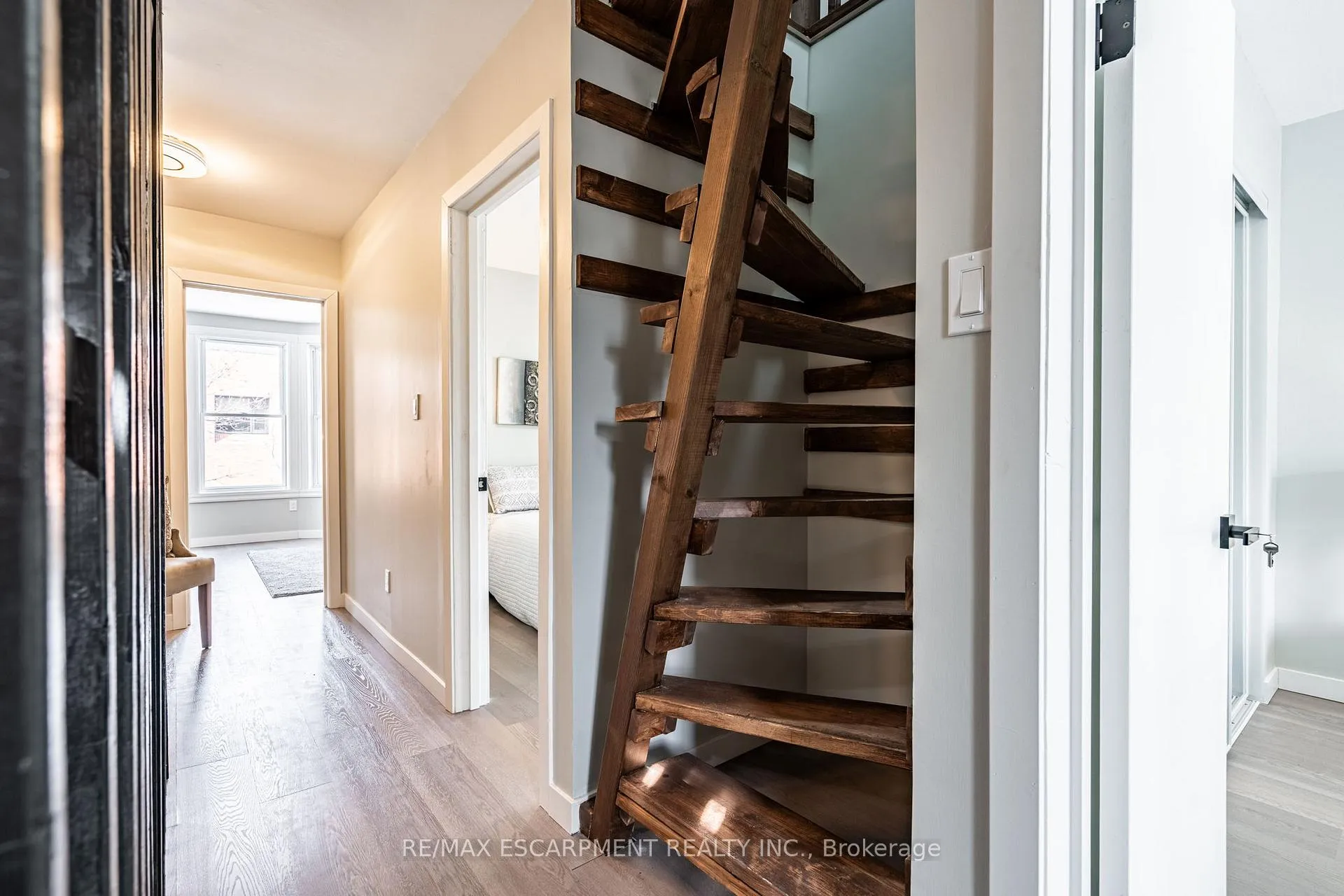 Photo 34 of 35 Lorne Avenue, Hamilton, Blakeley — HOMEH