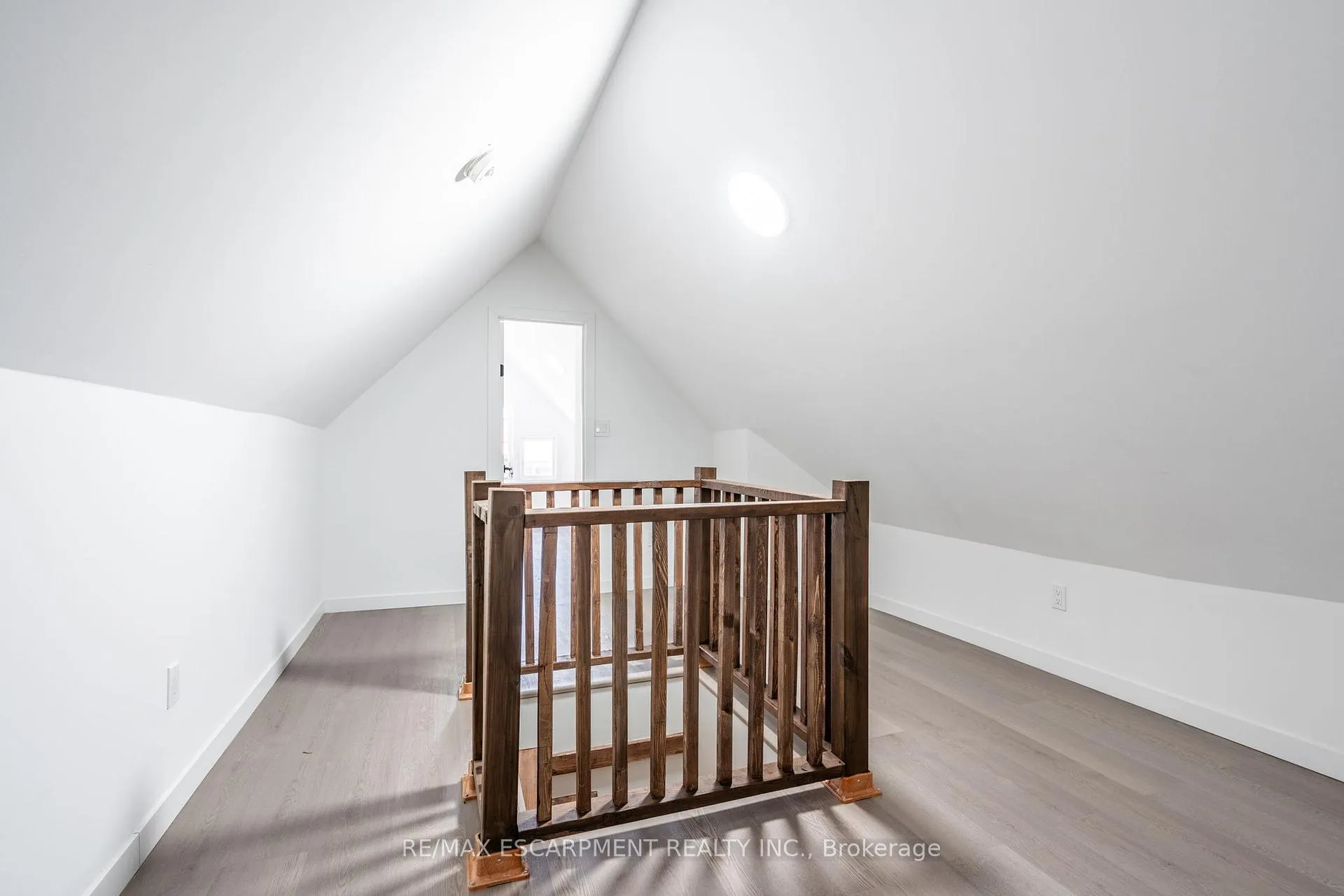 Photo 36 of 35 Lorne Avenue, Hamilton, Blakeley — HOMEH