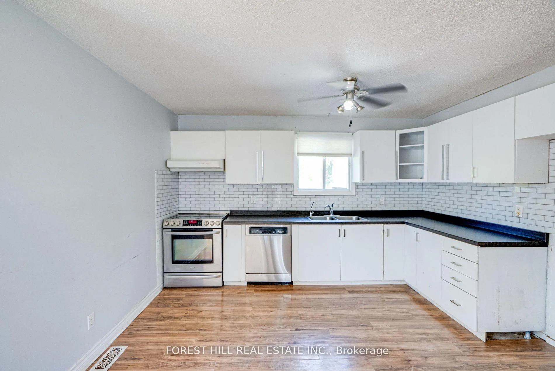 Photo 6 of 1050 Balsam Road S, Innisfil, Rural Innisfil — HOMEH