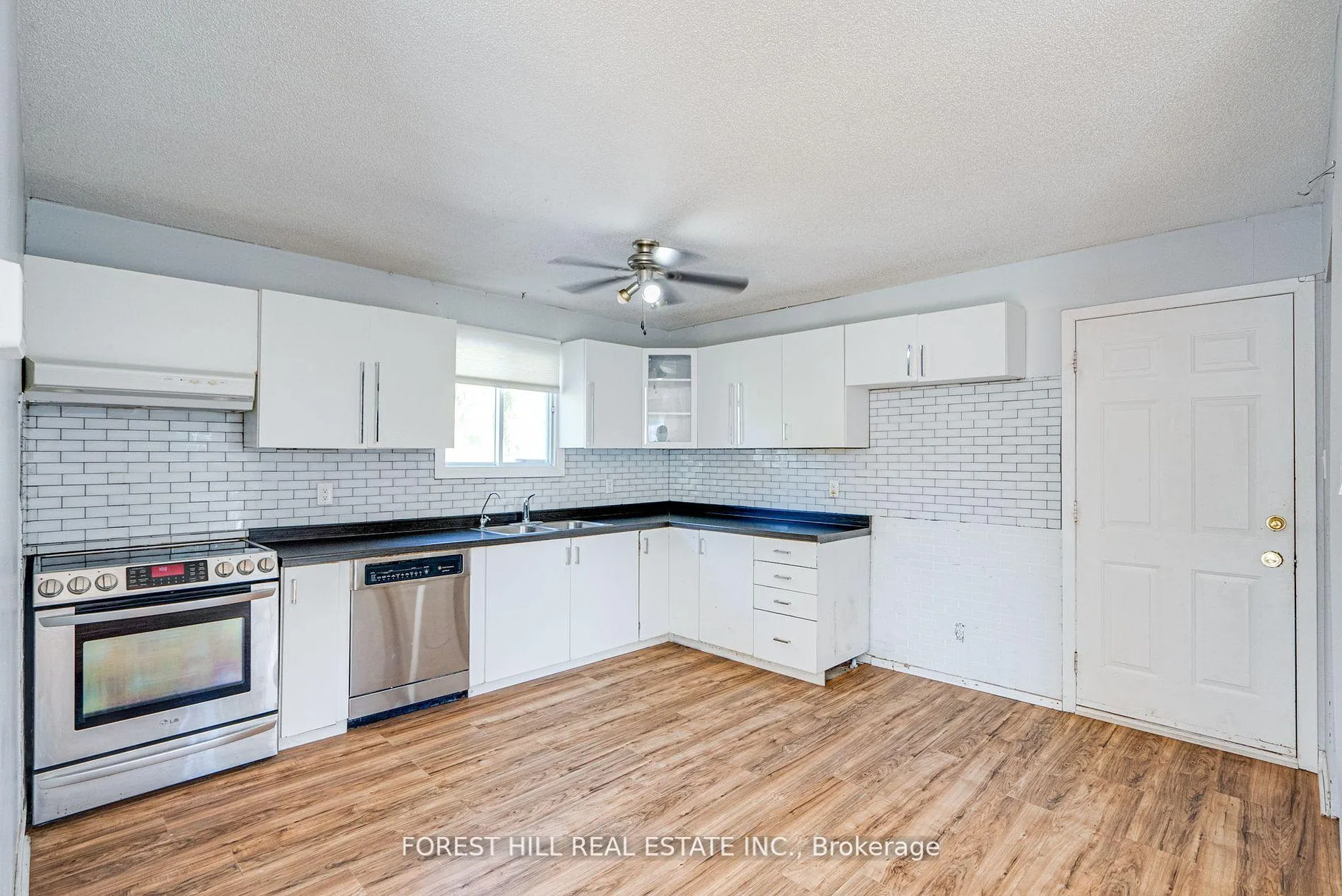 Photo 7 of 1050 Balsam Road S, Innisfil, Rural Innisfil — HOMEH