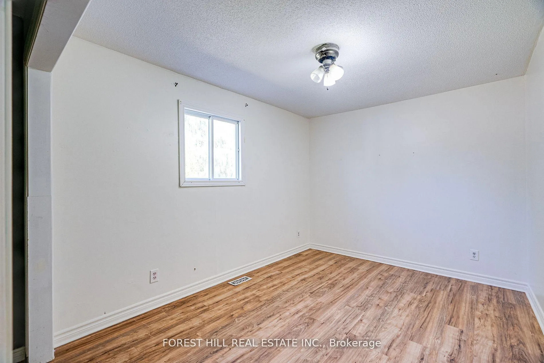 Photo 8 of 1050 Balsam Road S, Innisfil, Rural Innisfil — HOMEH