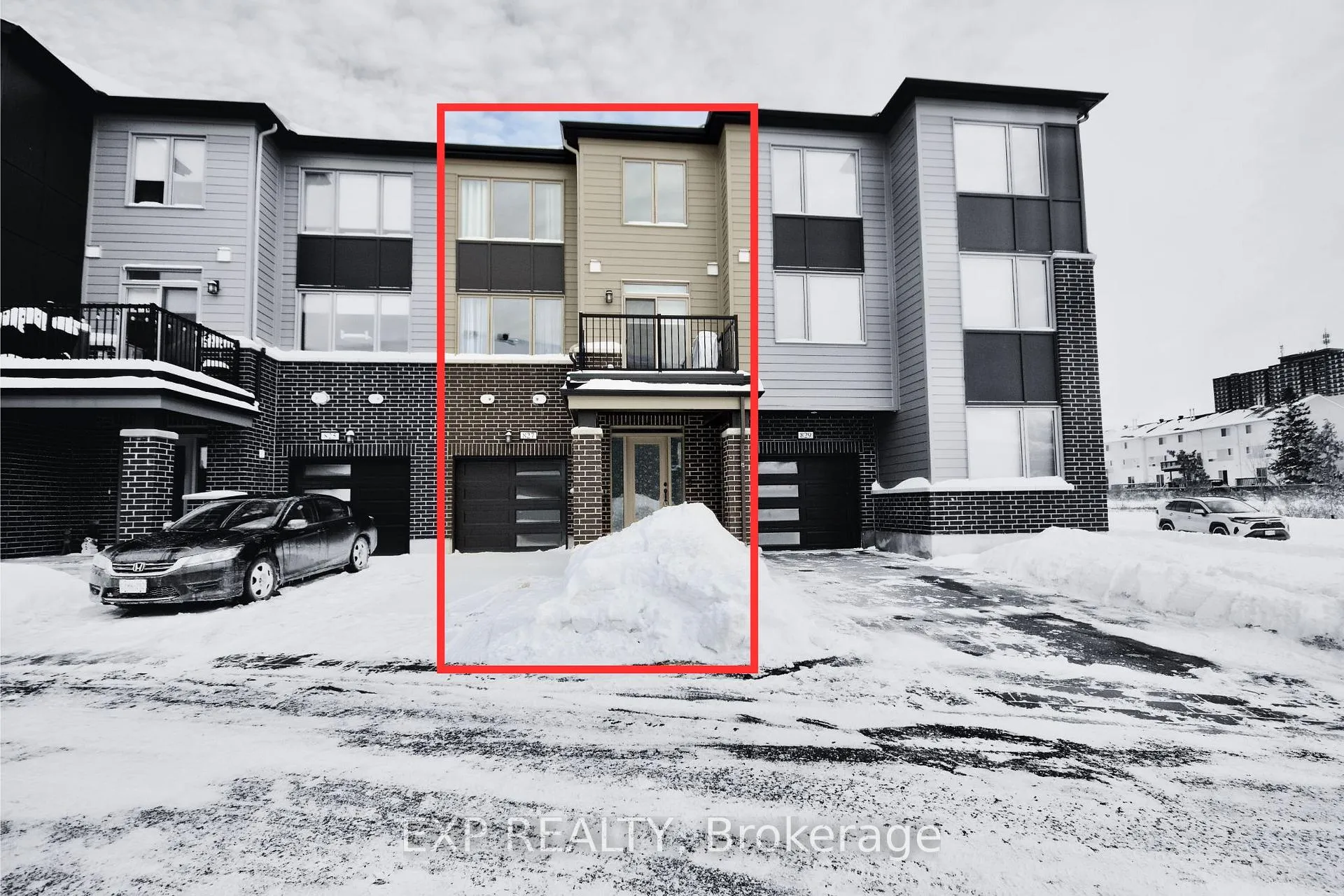 Photo 2 of 827 Kiniw Private, Ottawa, CFB Rockcliffe and Area — HOMEH