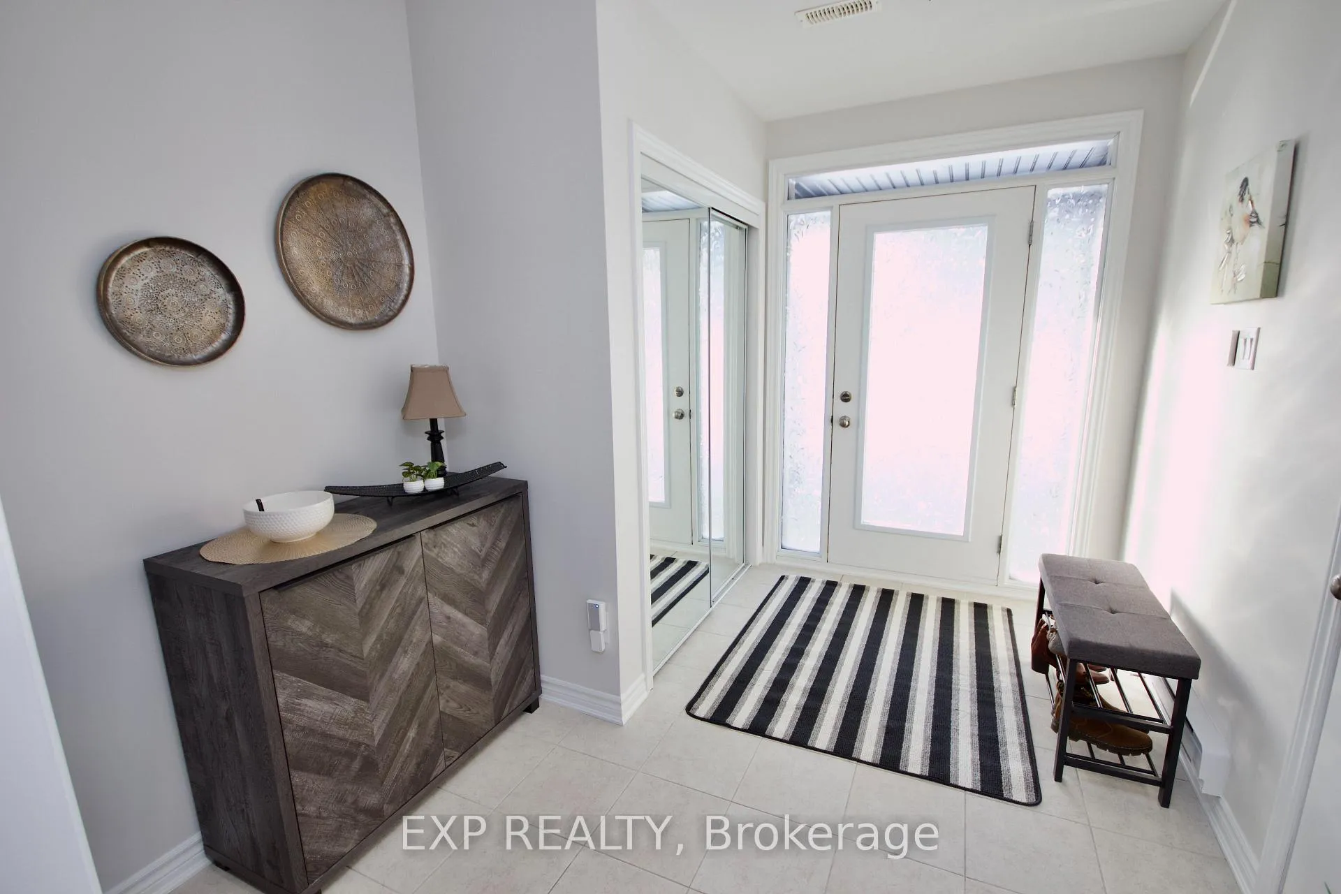 Photo 3 of 827 Kiniw Private, Ottawa, CFB Rockcliffe and Area — HOMEH