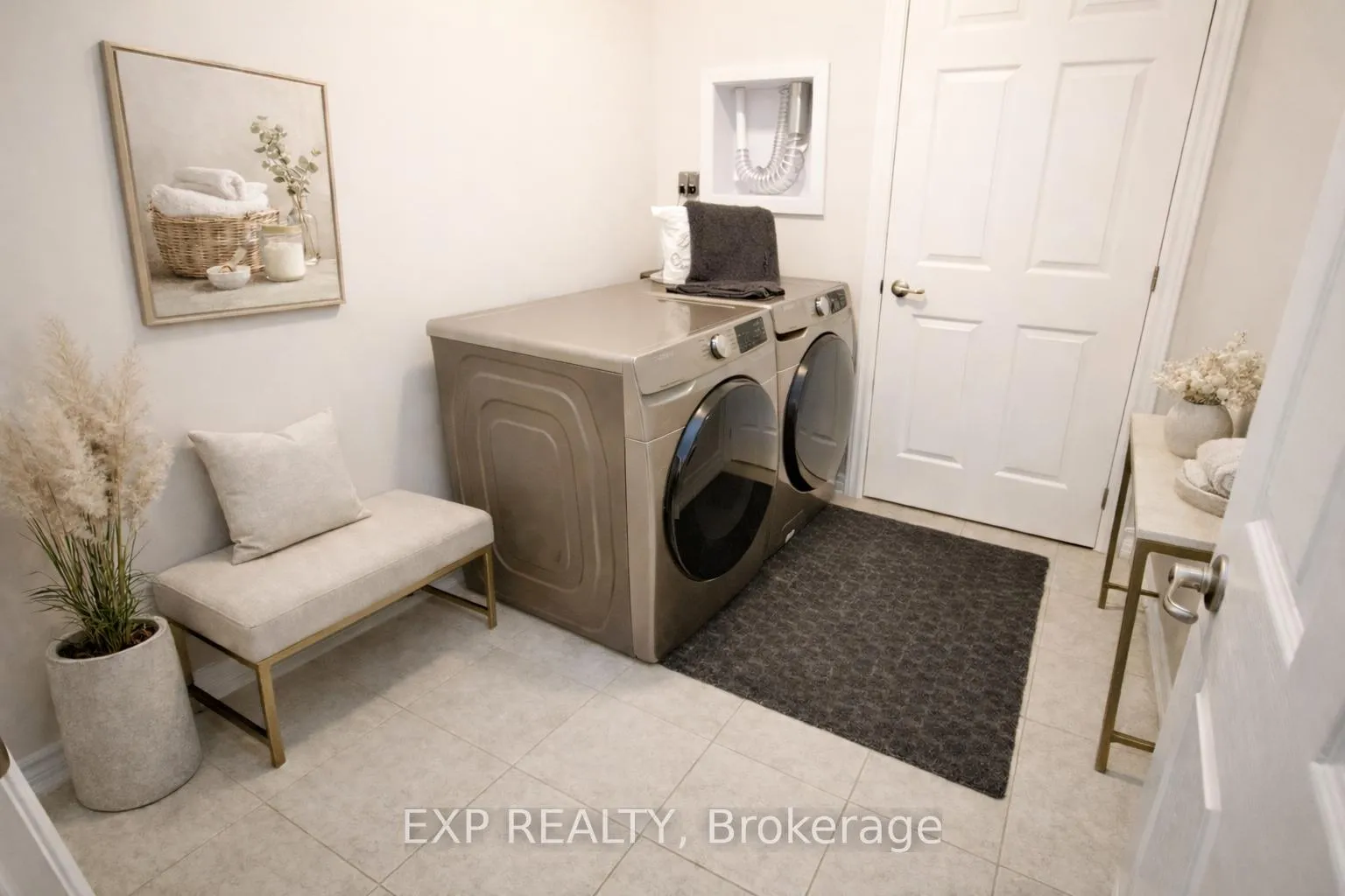 Photo 6 of 827 Kiniw Private, Ottawa, CFB Rockcliffe and Area — HOMEH