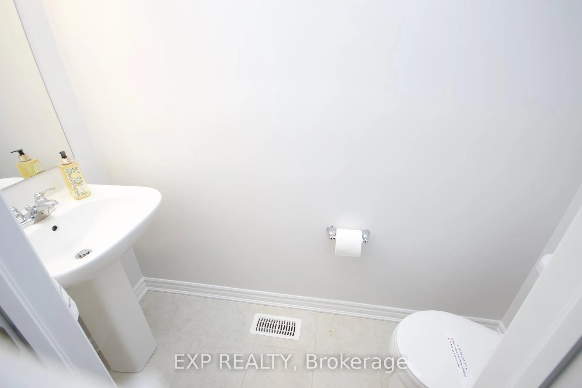 Photo 8 of 827 Kiniw Private, Ottawa, CFB Rockcliffe and Area — HOMEH