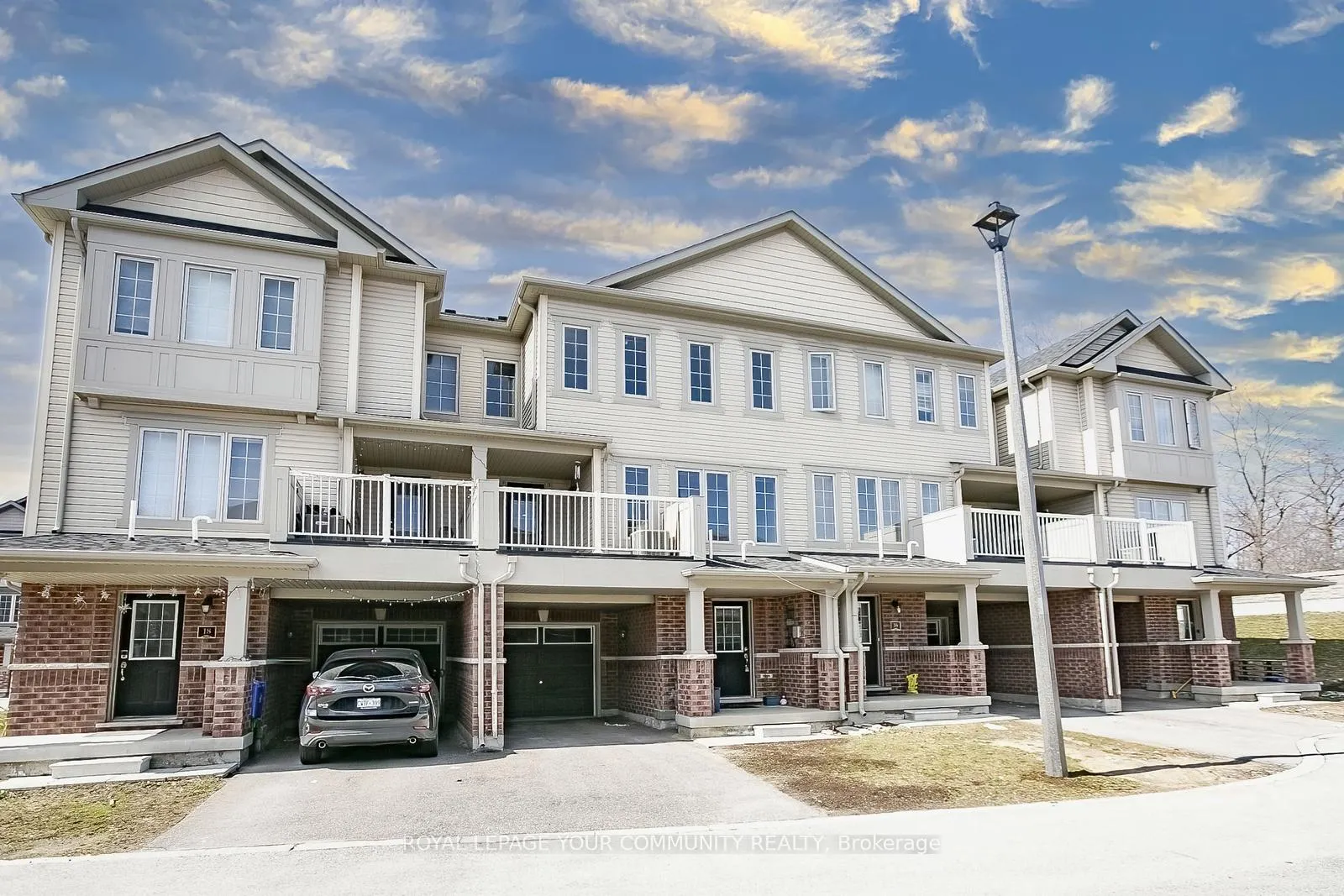 Photo 2 of Unit 17, 420 Linden Drive, Cambridge, Preston Heights — HOMEH