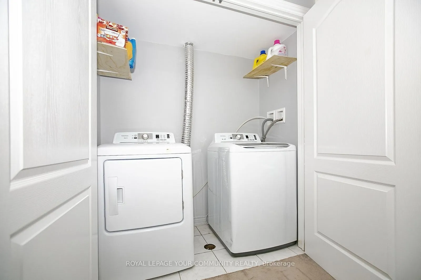 Photo 11 of Unit 17, 420 Linden Drive, Cambridge, Preston Heights — HOMEH