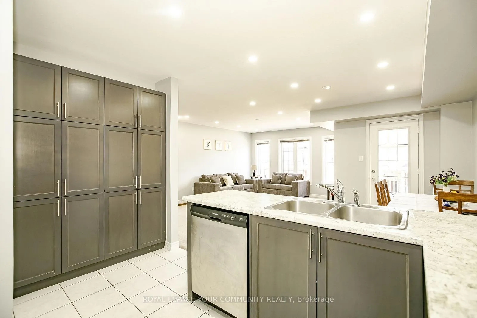 Photo 33 of Unit 17, 420 Linden Drive, Cambridge, Preston Heights — HOMEH