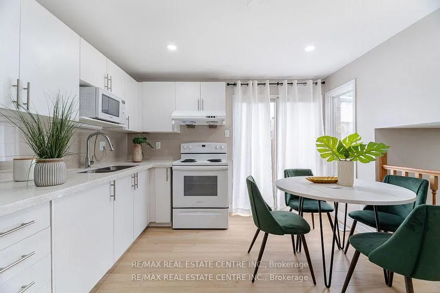 Photo 12 of A-635 Rummelhardt Drive, Waterloo — HOMEH