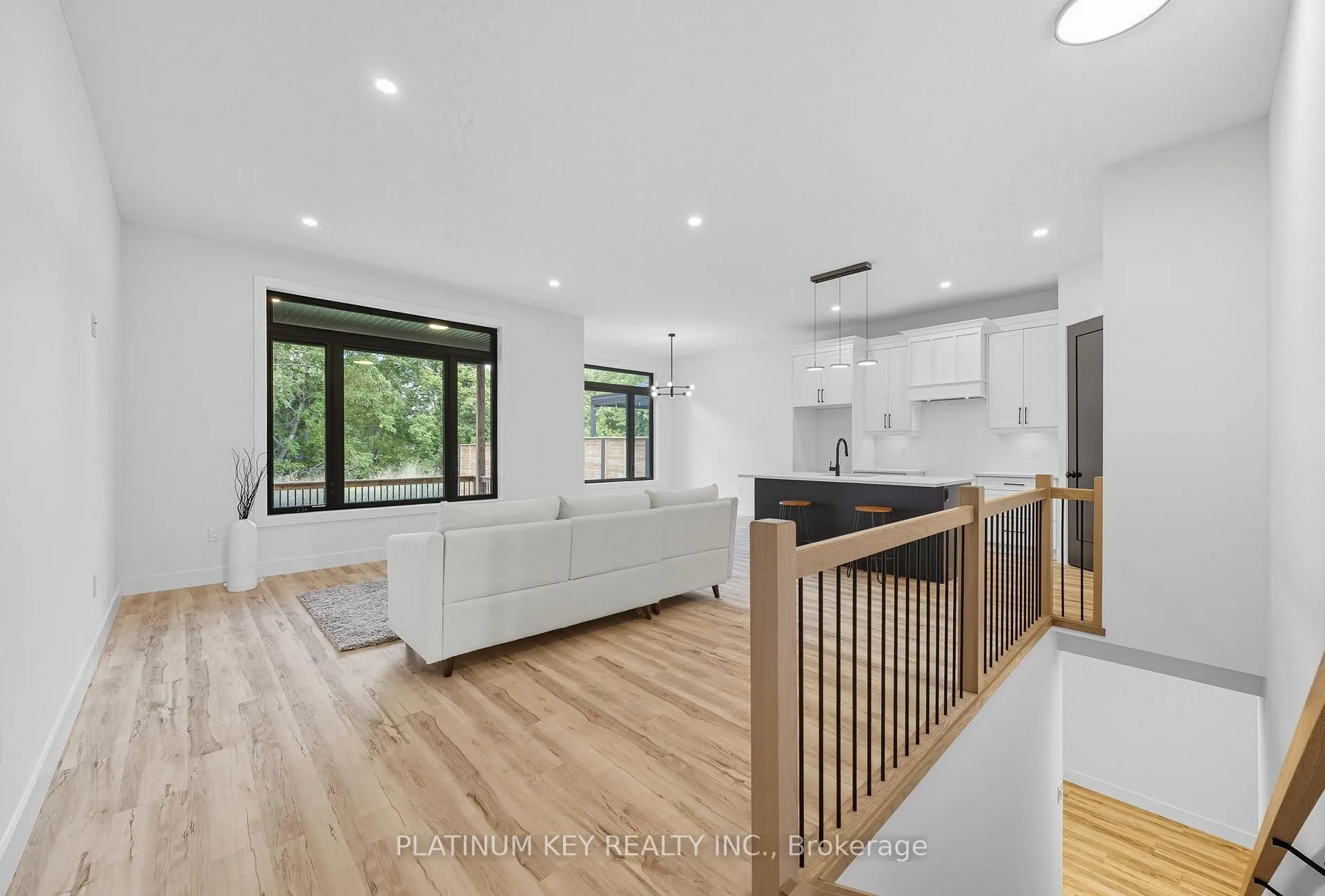 Photo 3 of 32 Briscoe Crescent, Strathroy-Caradoc, NE — HOMEH