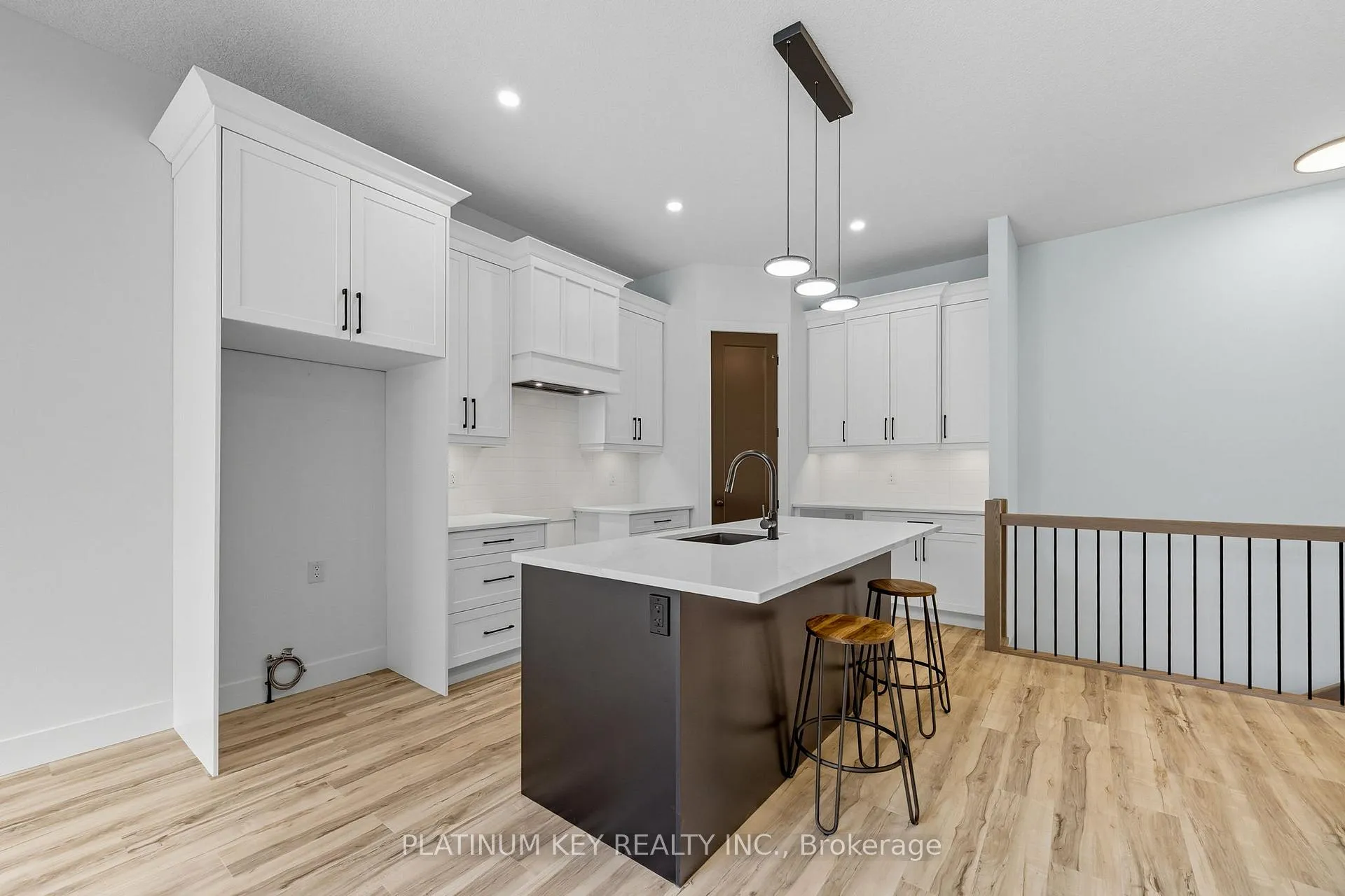 Photo 6 of 32 Briscoe Crescent, Strathroy-Caradoc, NE — HOMEH