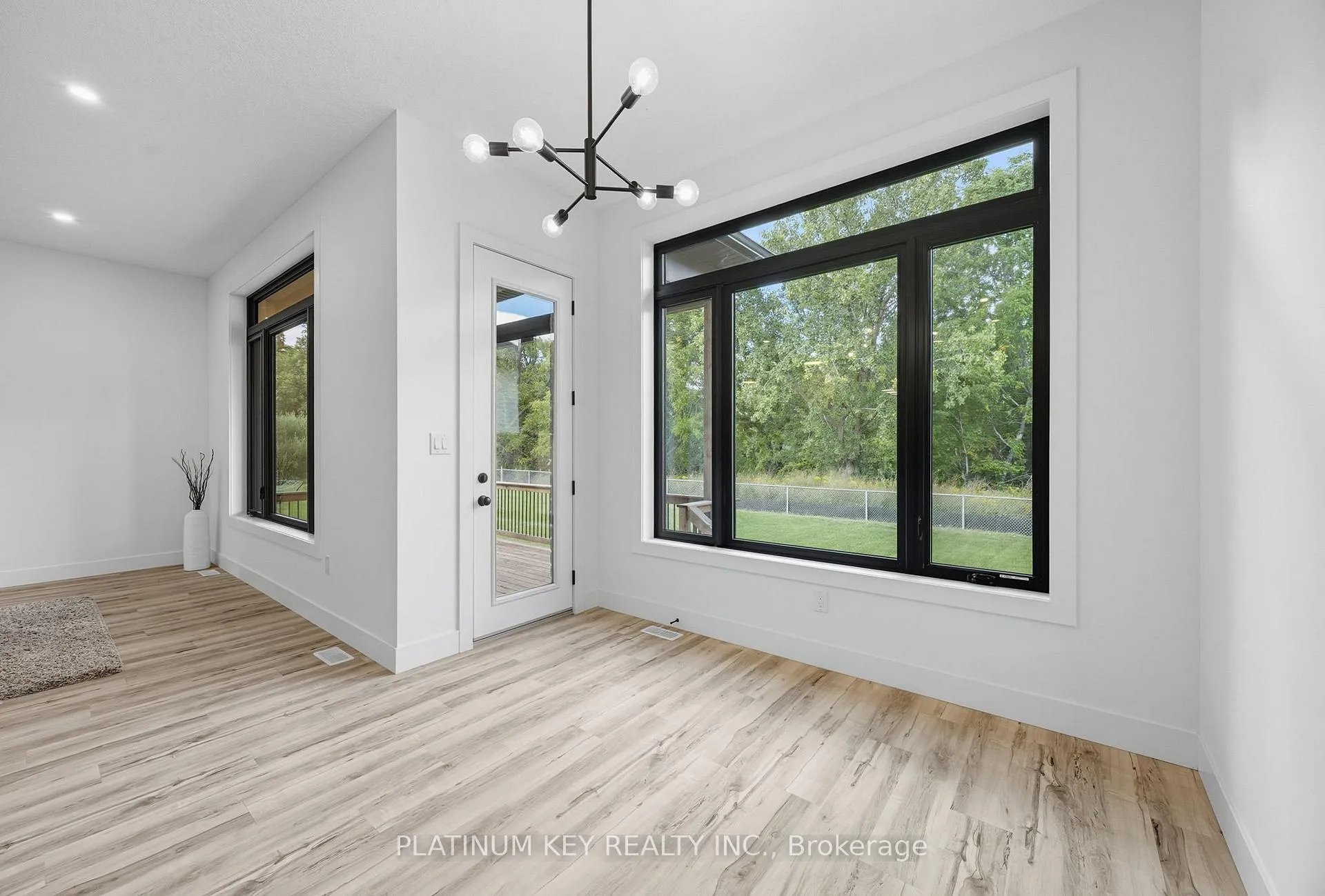 Photo 11 of 32 Briscoe Crescent, Strathroy-Caradoc, NE — HOMEH