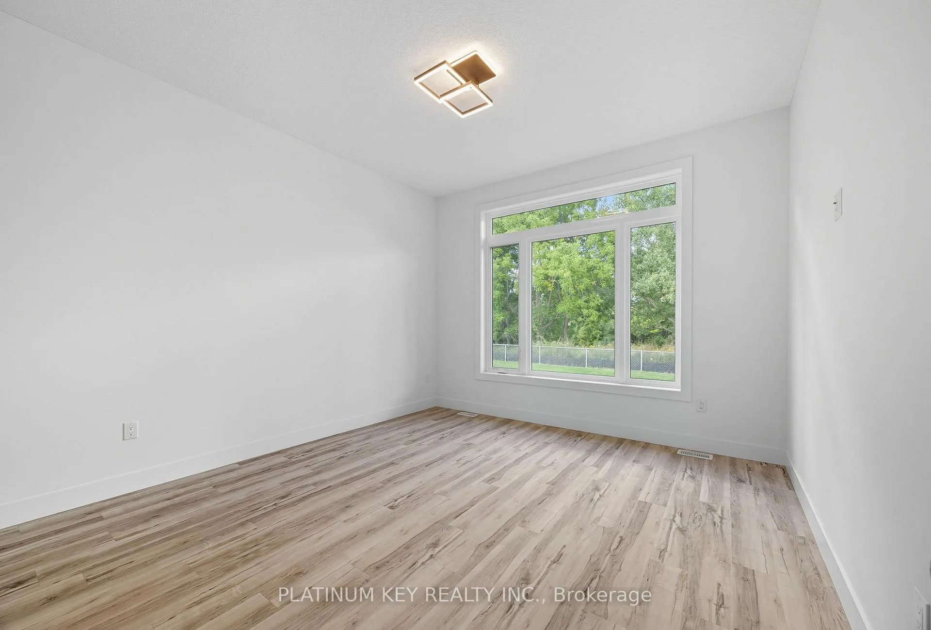 Photo 12 of 32 Briscoe Crescent, Strathroy-Caradoc, NE — HOMEH