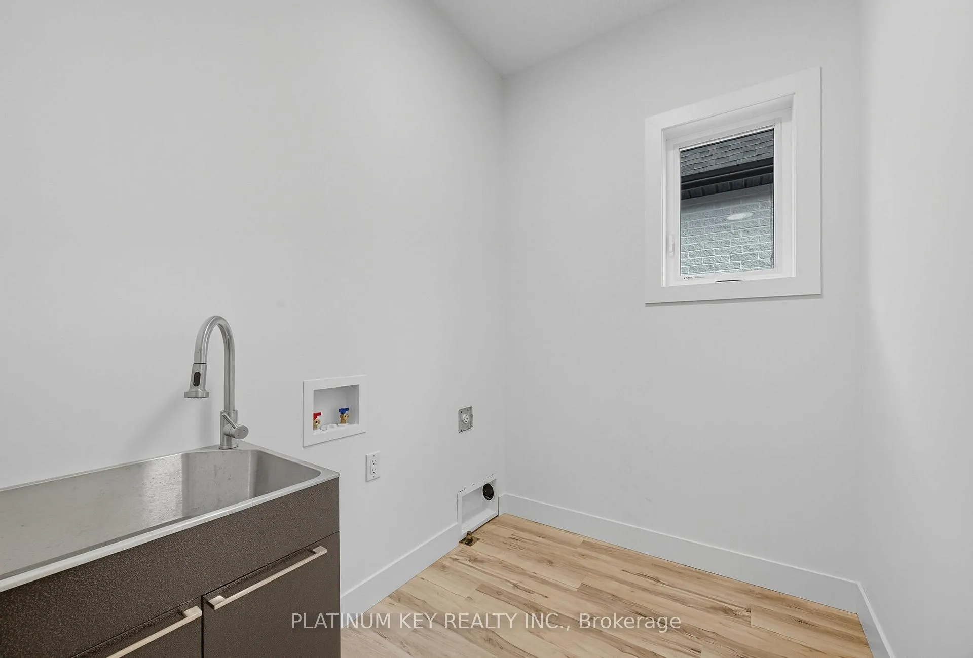Photo 23 of 32 Briscoe Crescent, Strathroy-Caradoc, NE — HOMEH