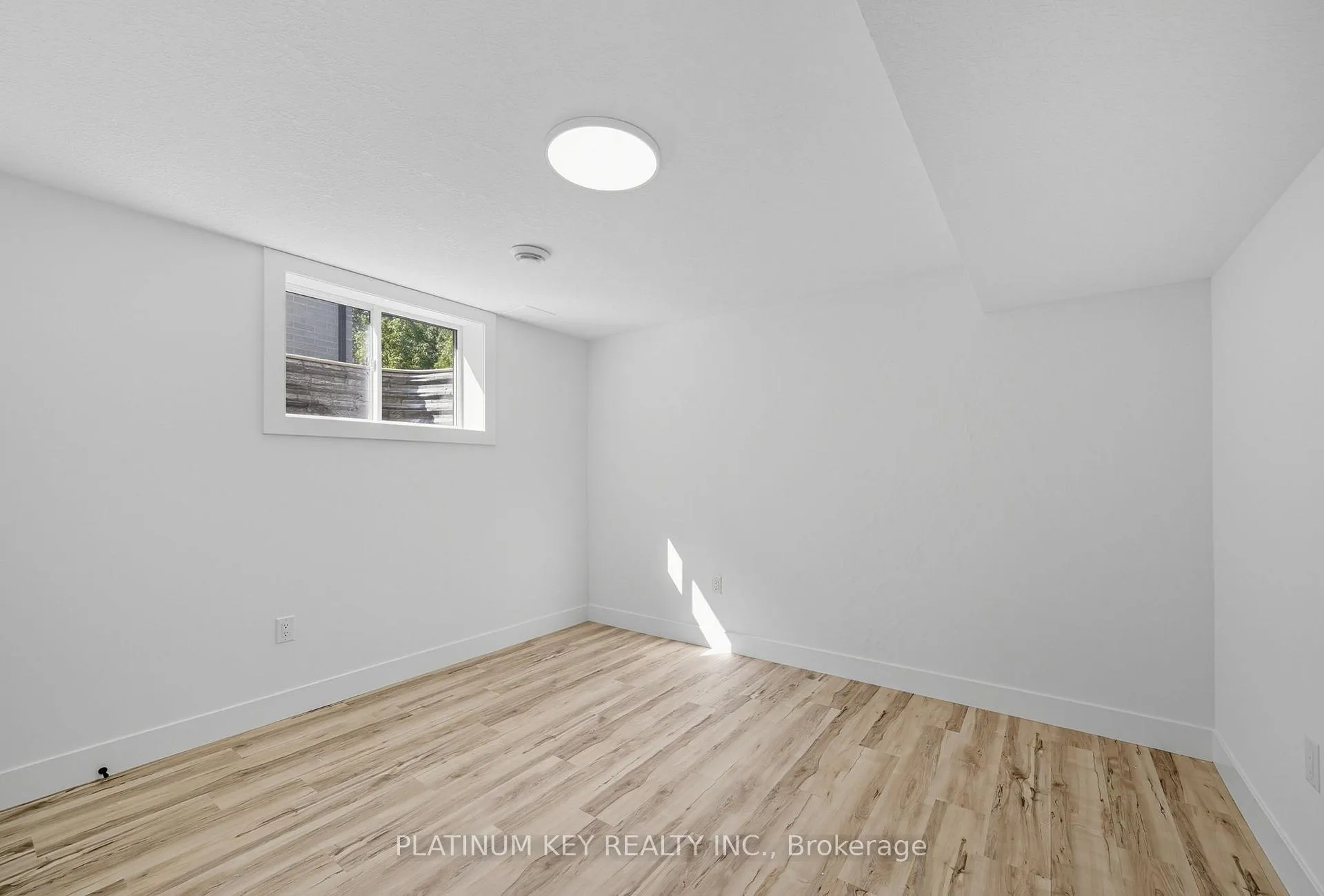 Photo 36 of 32 Briscoe Crescent, Strathroy-Caradoc, NE — HOMEH