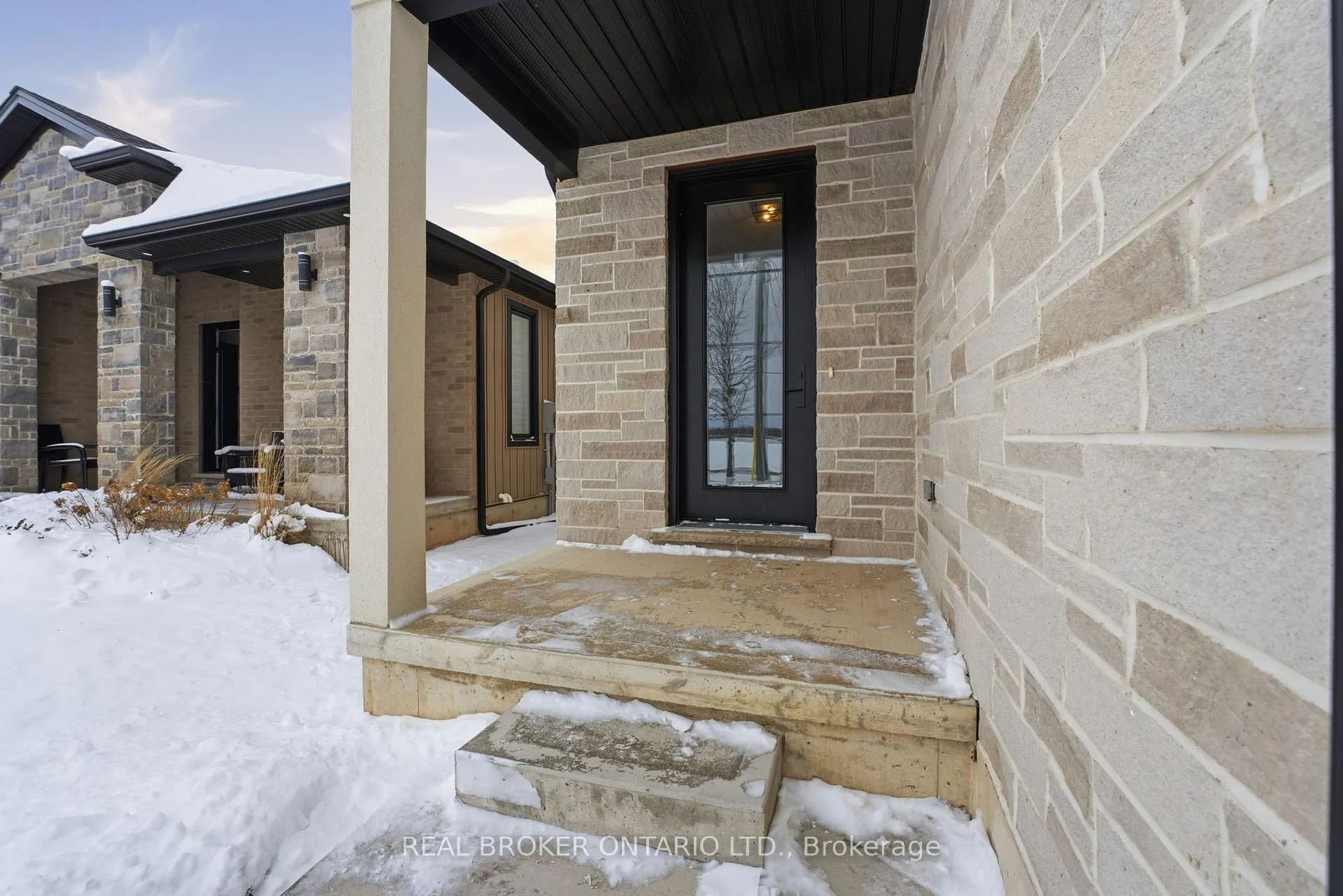 Photo 2 of 160B Concession Street W, Tillsonburg — HOMEH