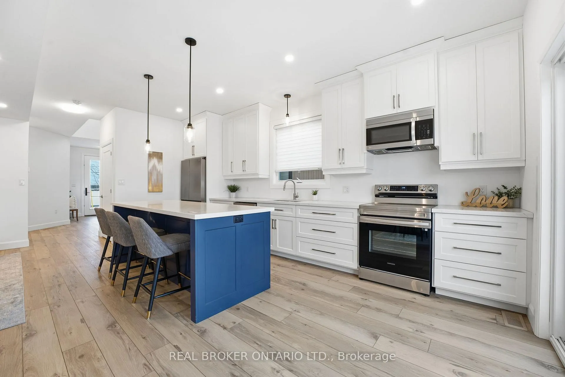 Photo 10 of 160B Concession Street W, Tillsonburg — HOMEH