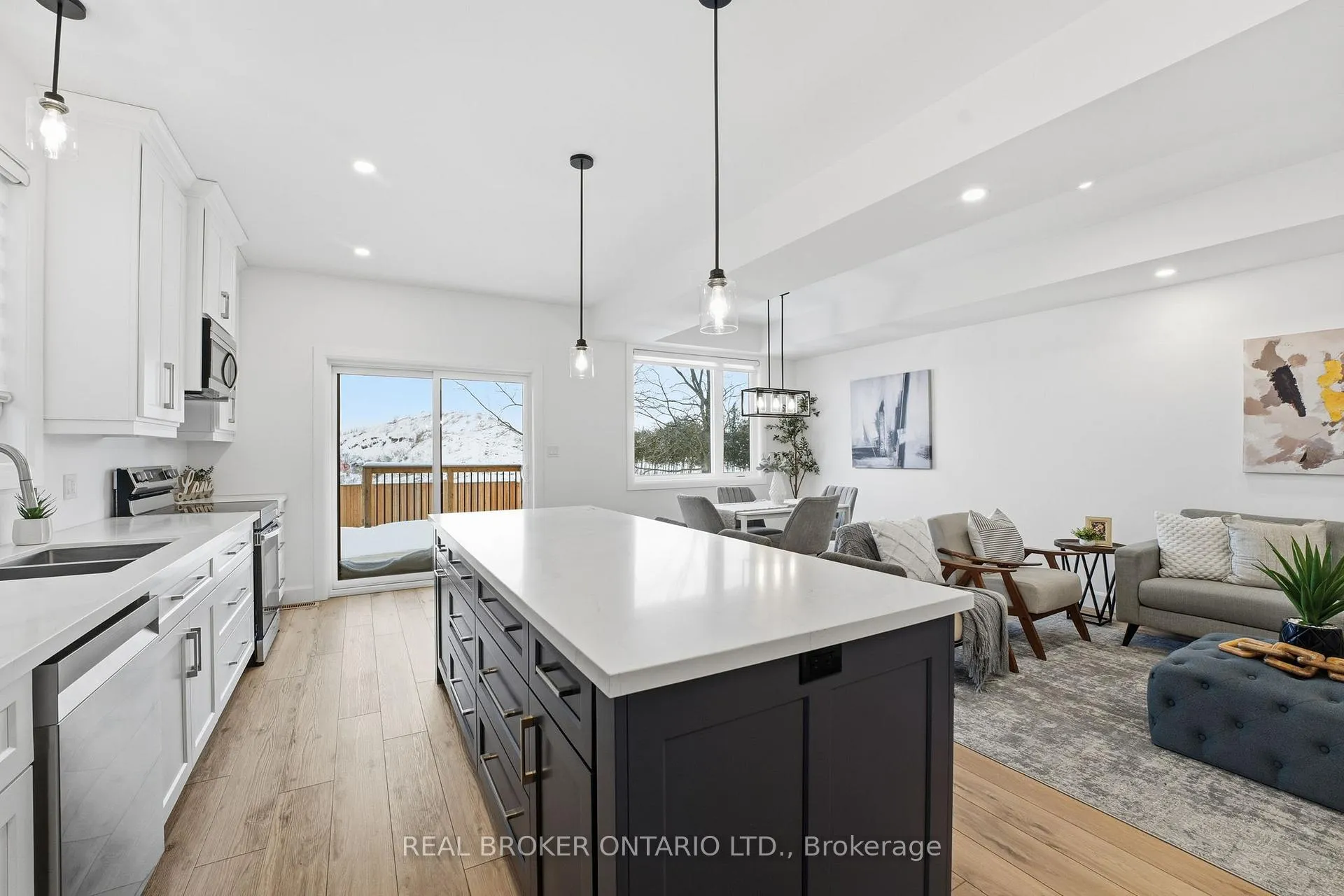 Photo 15 of 160B Concession Street W, Tillsonburg — HOMEH
