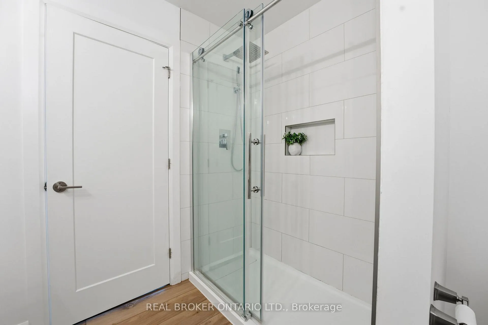 Photo 22 of 160B Concession Street W, Tillsonburg — HOMEH
