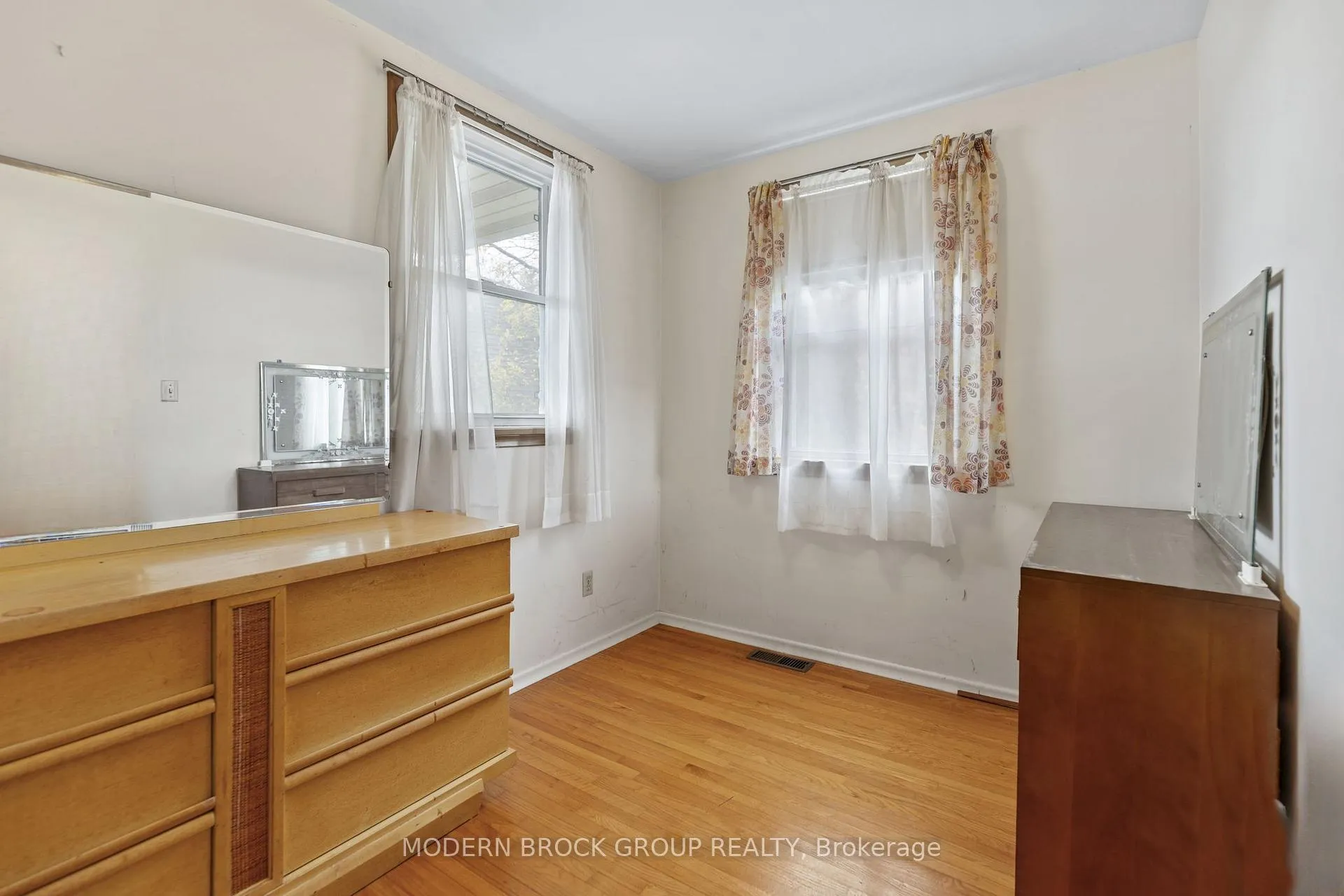 Photo 13 of 26 Shaw Street, Kingston, Rideau — HOMEH