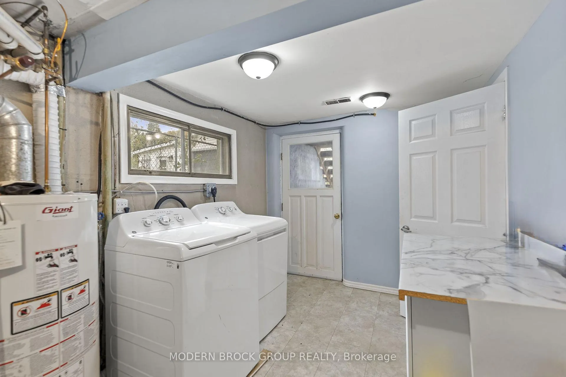 Photo 17 of 26 Shaw Street, Kingston, Rideau — HOMEH