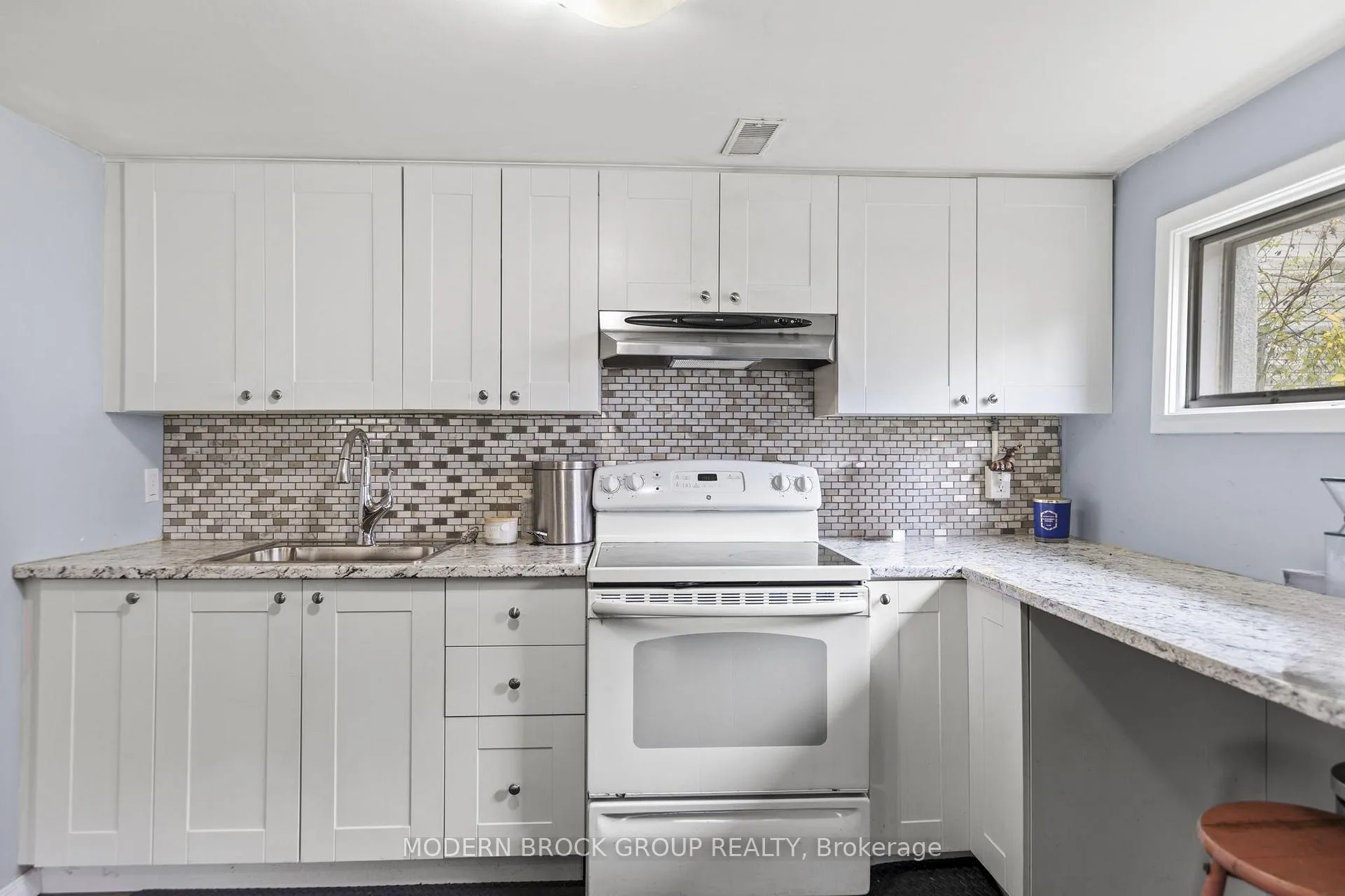 Photo 20 of 26 Shaw Street, Kingston, Rideau — HOMEH