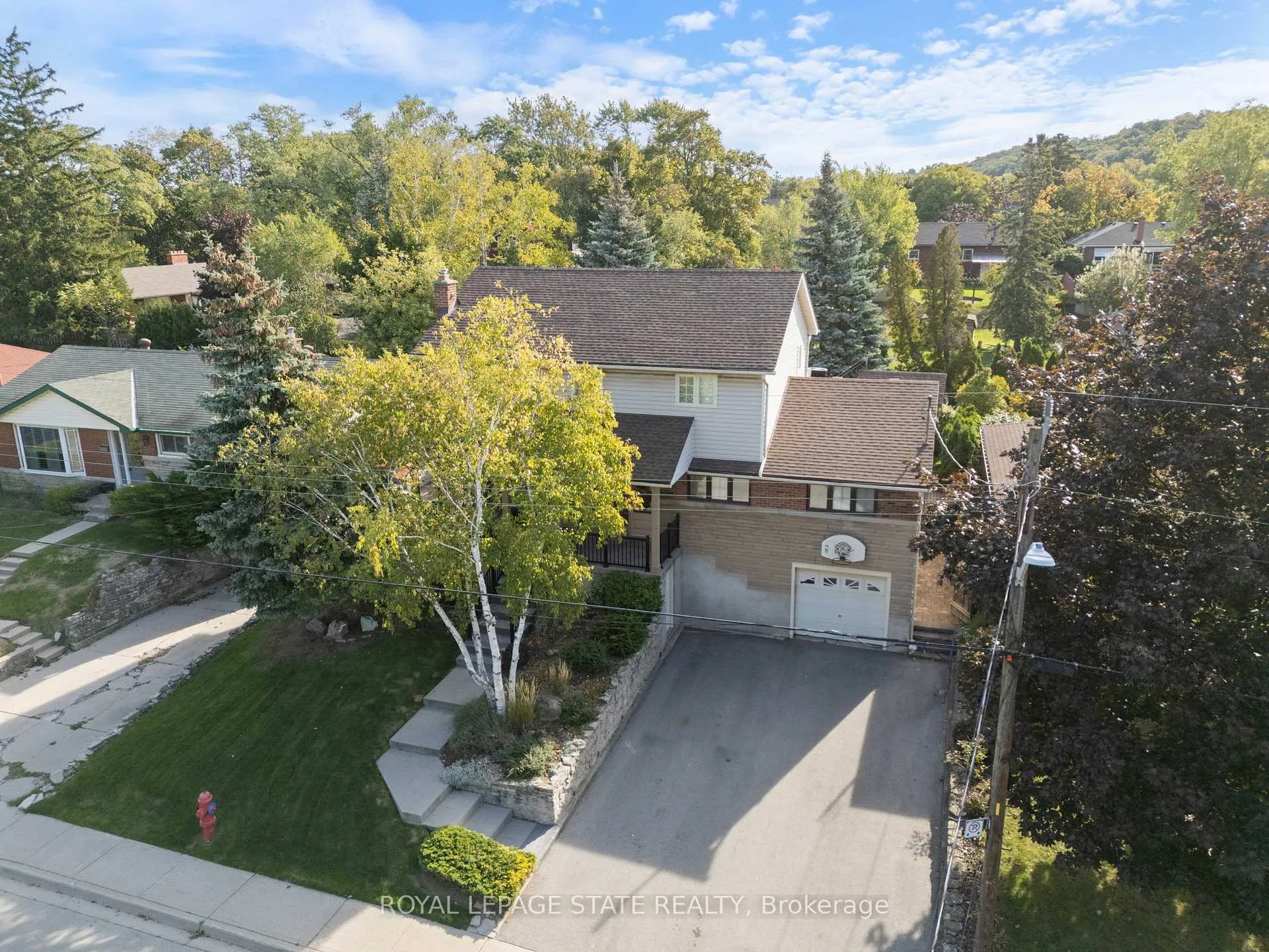 Photo 2 of 25 Battlefield Drive, Hamilton, Stoney Creek — HOMEH