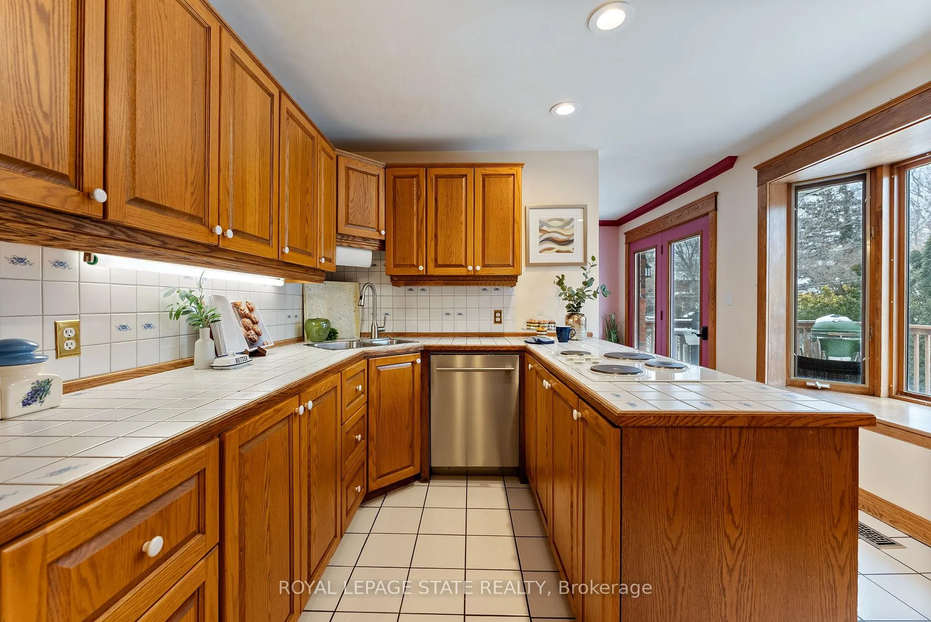 Photo 8 of 25 Battlefield Drive, Hamilton, Stoney Creek — HOMEH