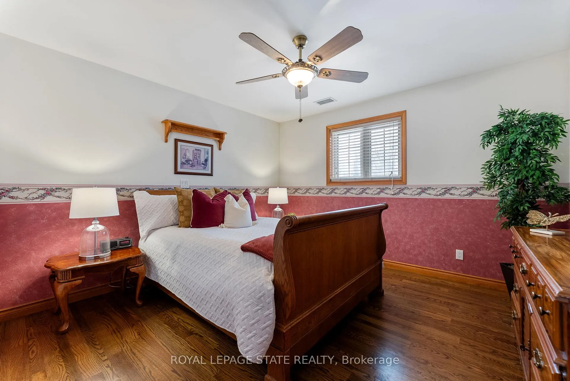 Photo 20 of 25 Battlefield Drive, Hamilton, Stoney Creek — HOMEH