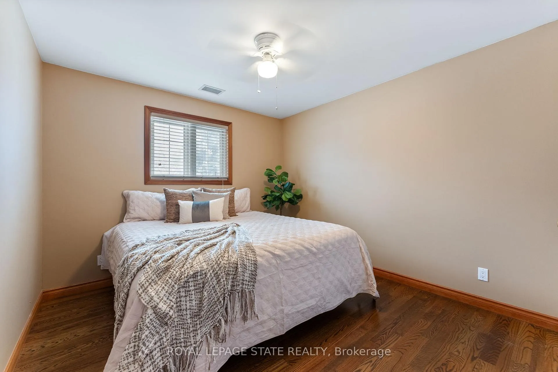 Photo 22 of 25 Battlefield Drive, Hamilton, Stoney Creek — HOMEH