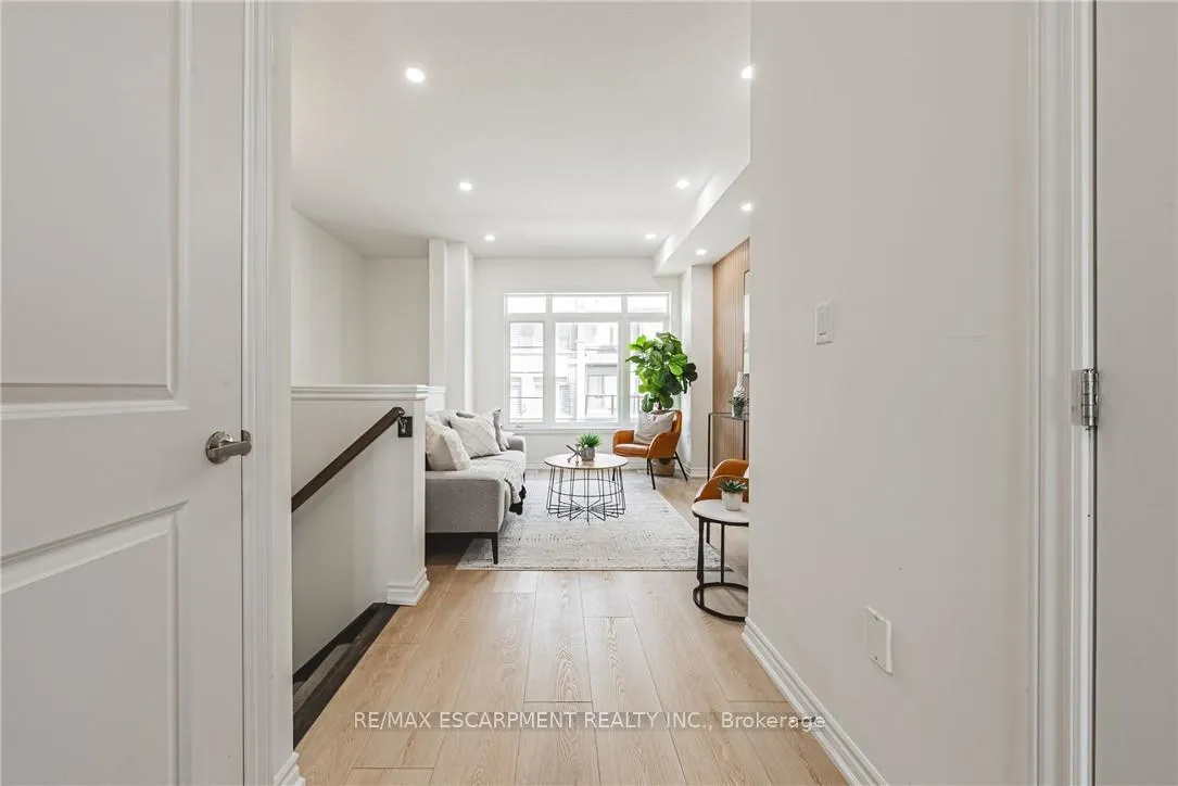 Photo 4 of Unit 29, 61 Soho Street, Hamilton, Stoney Creek Mountain — HOMEH