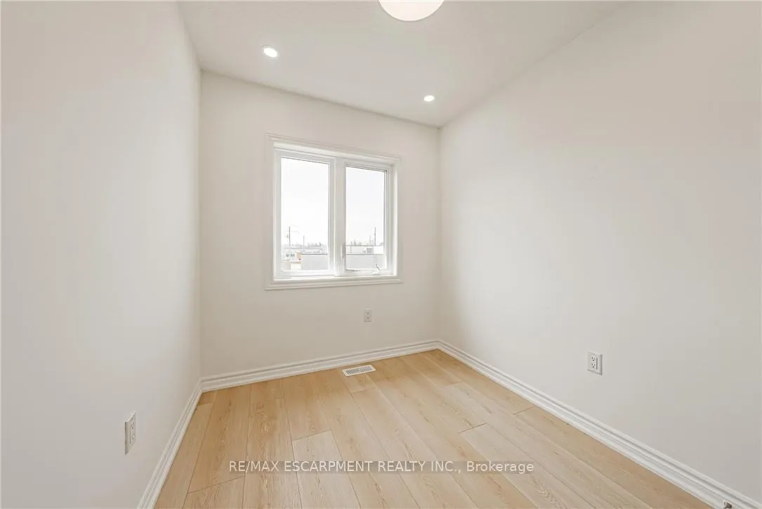 Photo 27 of Unit 29, 61 Soho Street, Hamilton, Stoney Creek Mountain — HOMEH