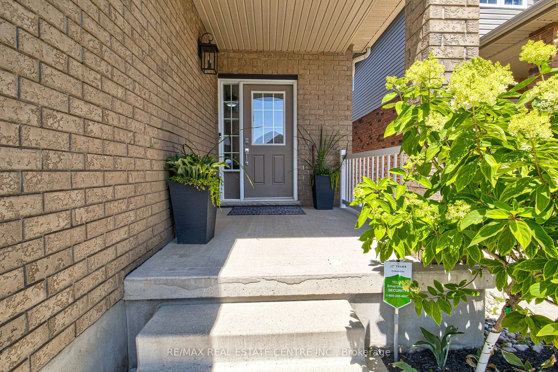 Photo 2 of 428 Thomas Slee Drive, Kitchener, Doon South — HOMEH
