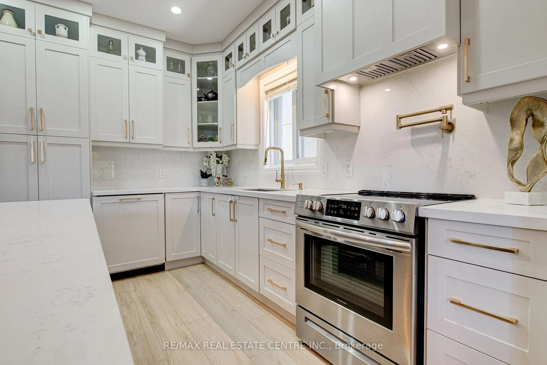 Photo 10 of 428 Thomas Slee Drive, Kitchener, Doon South — HOMEH