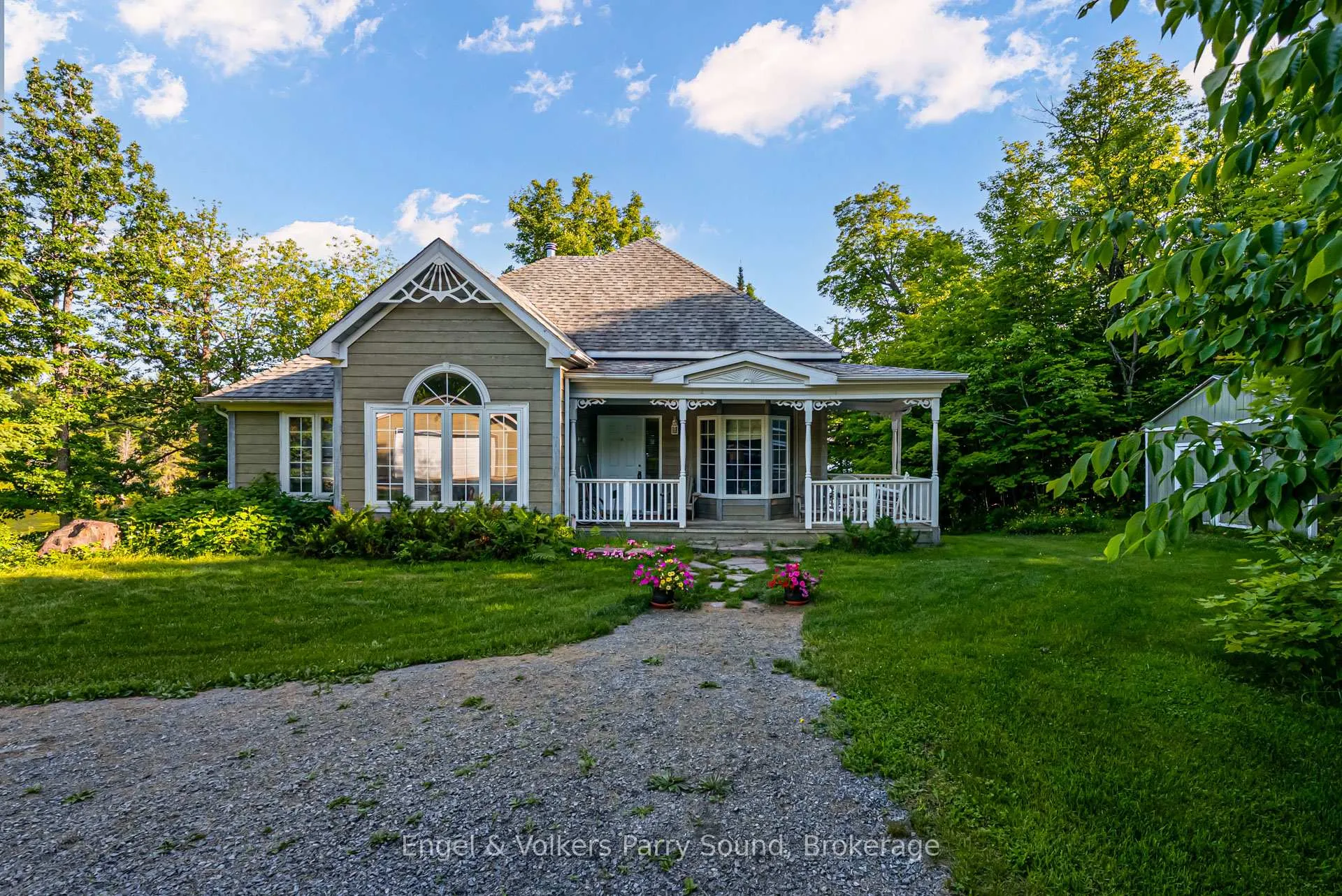 Photo 2 of 37 Lizzies Lane, McKellar — HOMEH
