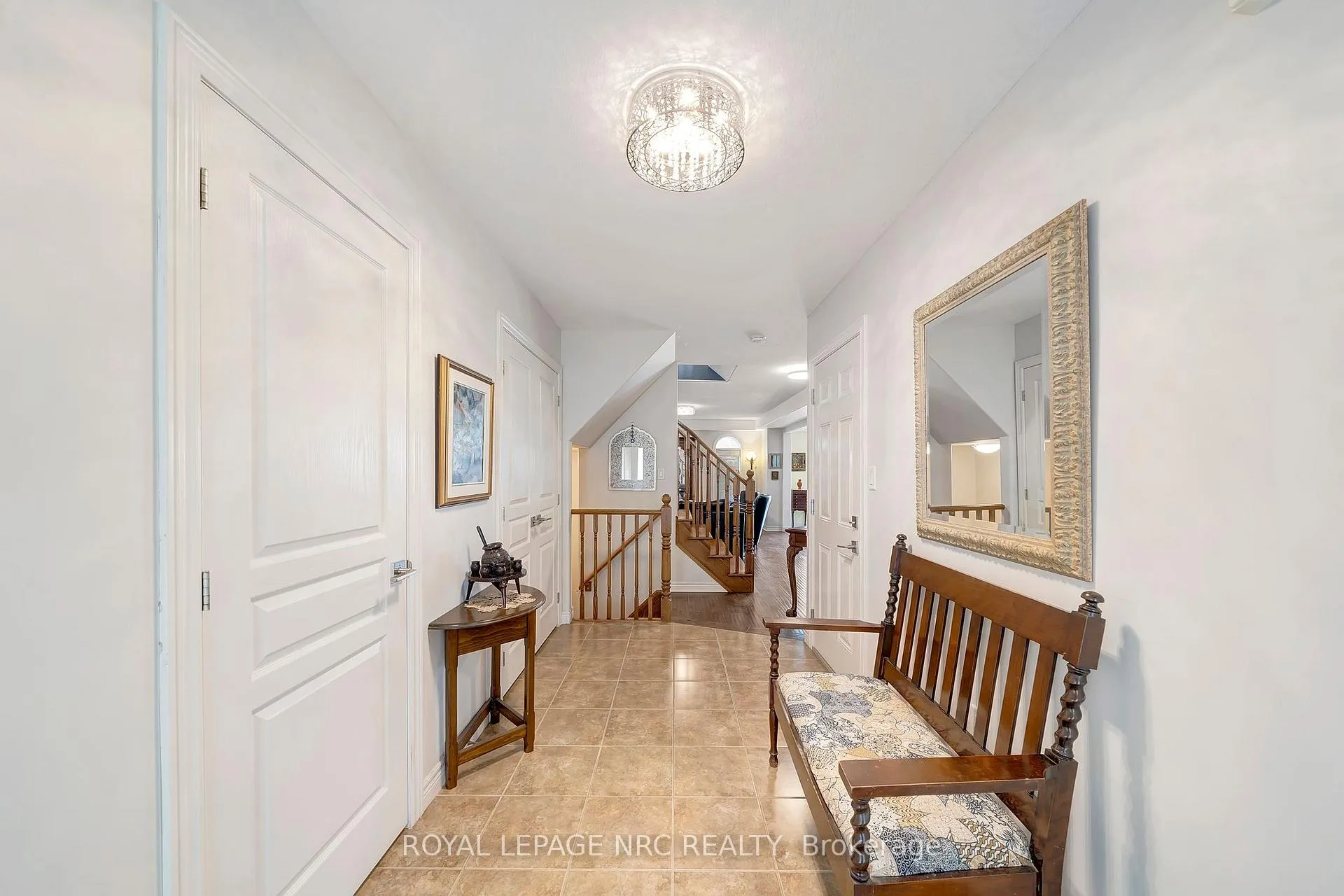Photo 4 of 4471 Garden Gate Terrace, Lincoln, Beamsville — HOMEH