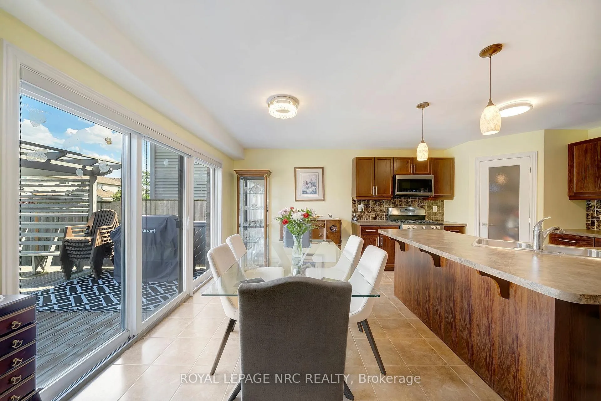 Photo 16 of 4471 Garden Gate Terrace, Lincoln, Beamsville — HOMEH