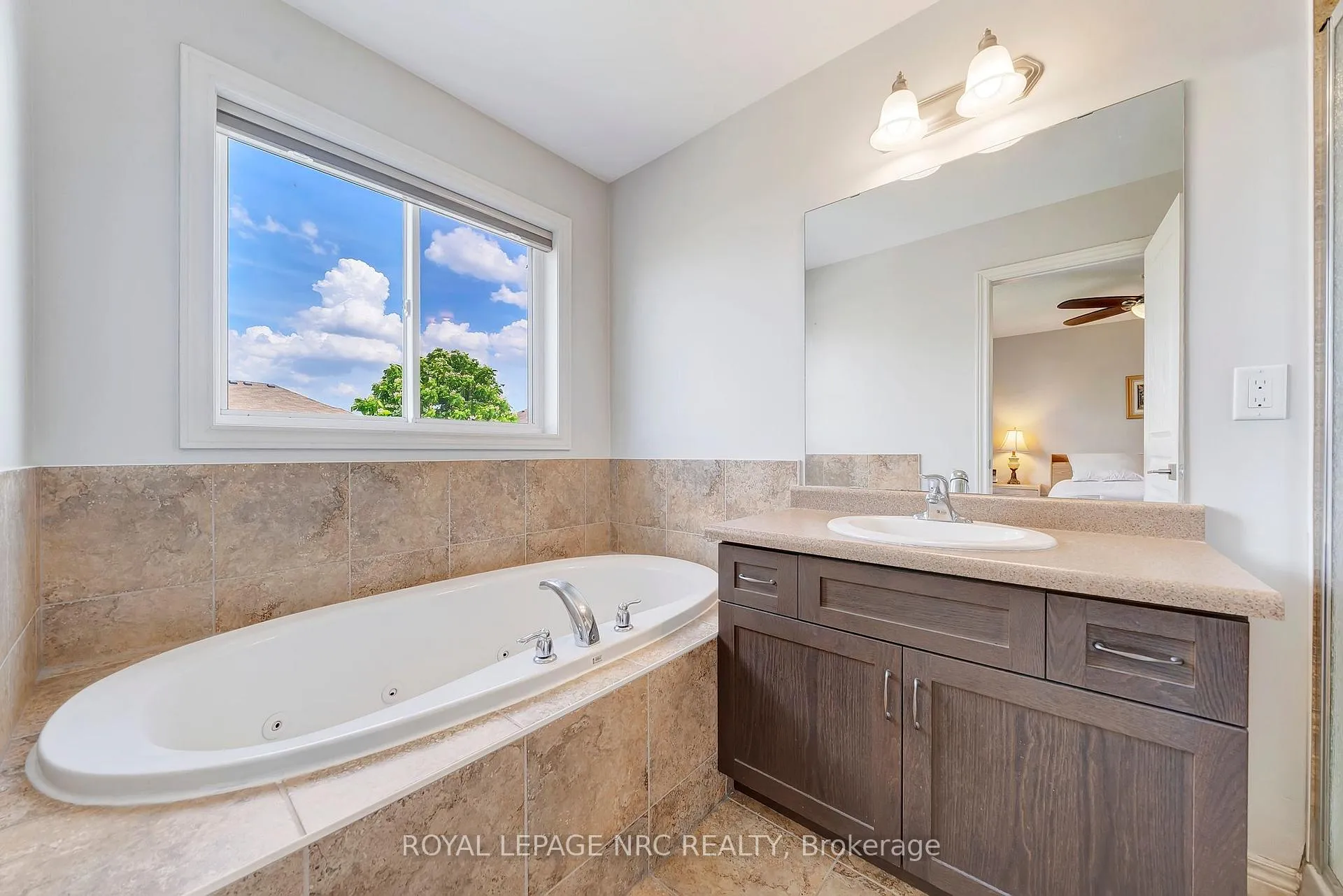 Photo 24 of 4471 Garden Gate Terrace, Lincoln, Beamsville — HOMEH