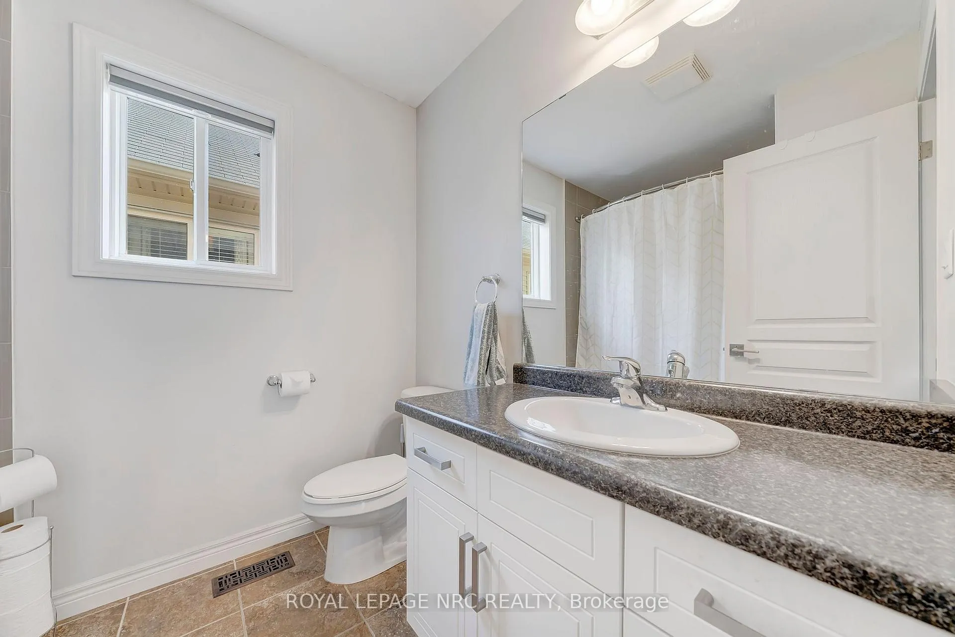 Photo 26 of 4471 Garden Gate Terrace, Lincoln, Beamsville — HOMEH